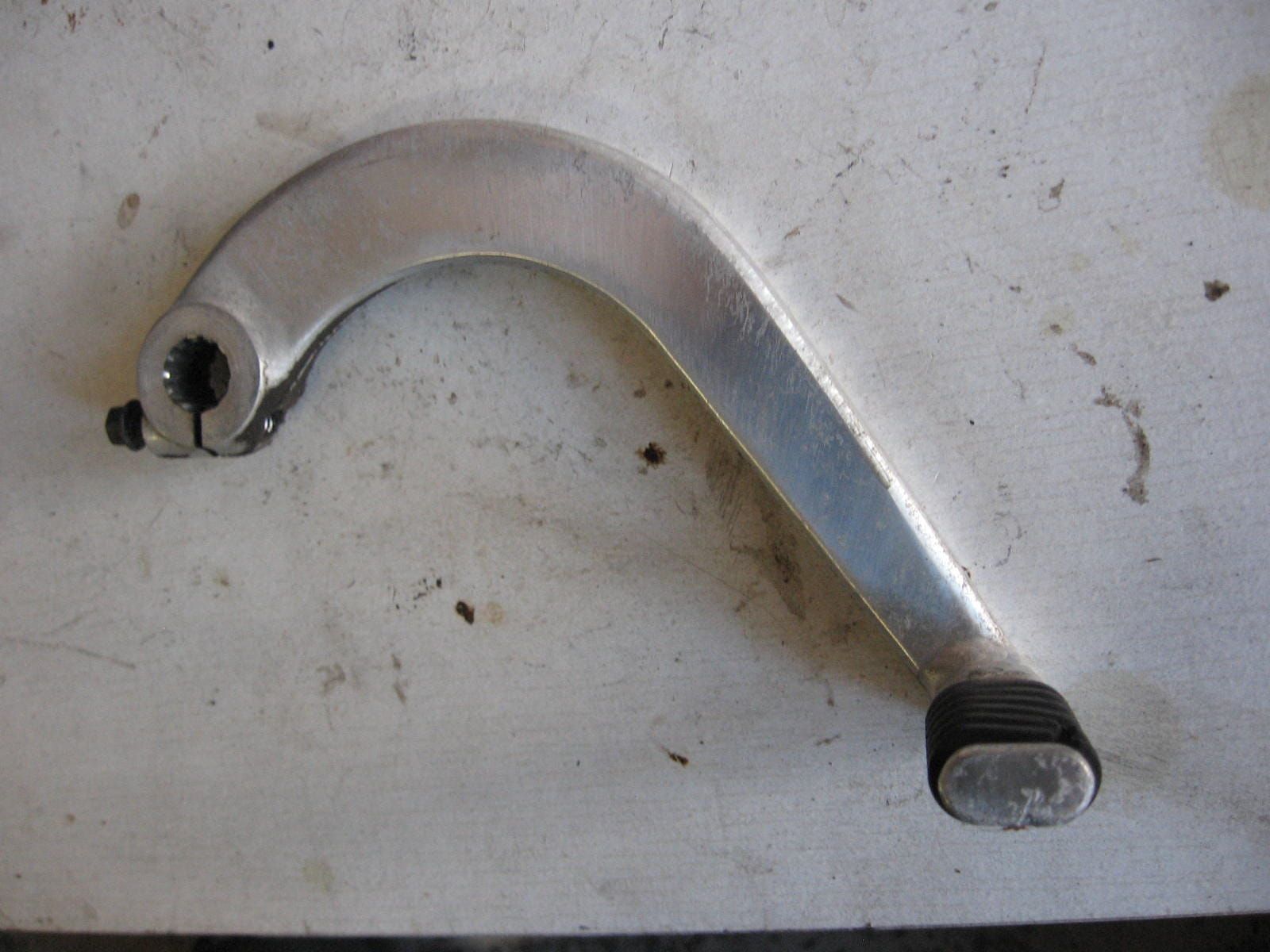 achterrempedaal	Gsx600f 88-06 , gsx750f 89-06	43110-19c02 , 43110-19c00