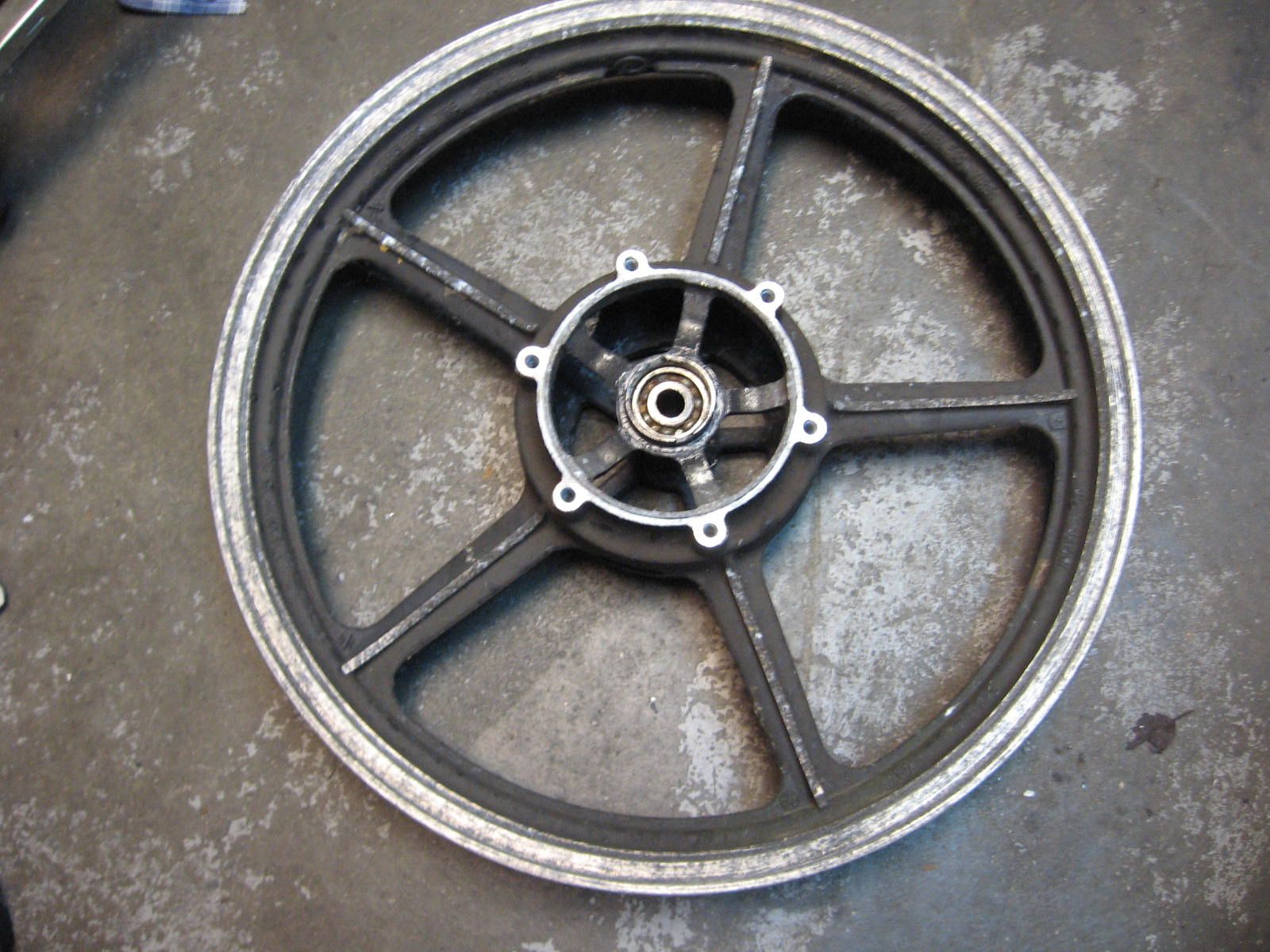 voorwiel 	Xj700 1985 -86, xj700x 85-86 ,  	42h-25168-00-98