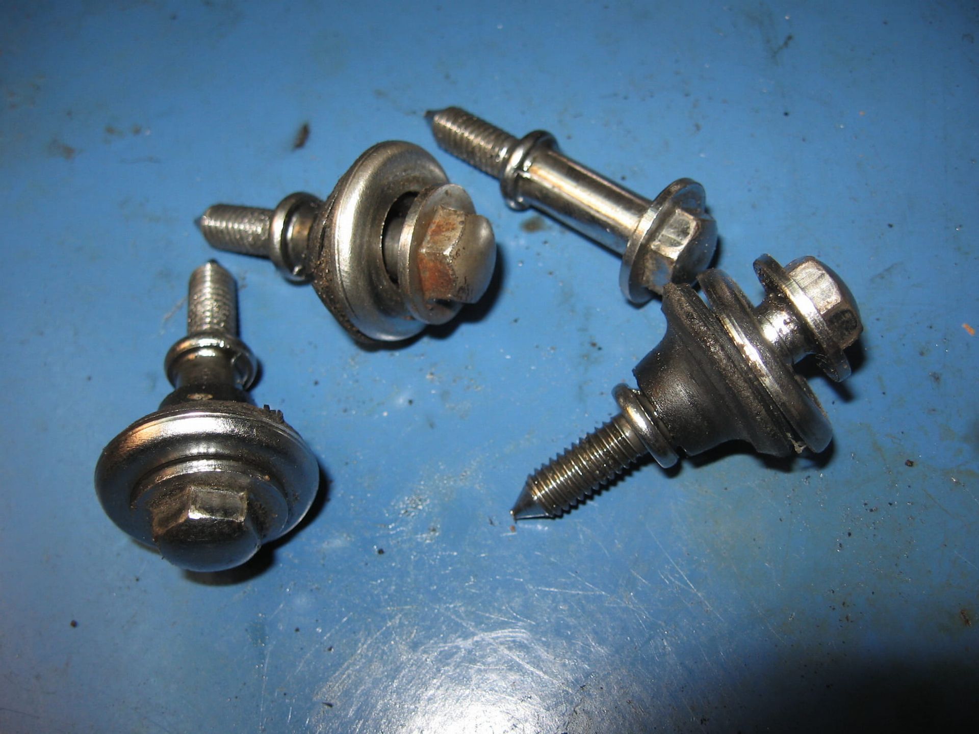 4 stuks kleppendekselbout centum , lang cb750 79-82 , cb900 80-82 90038-425-000