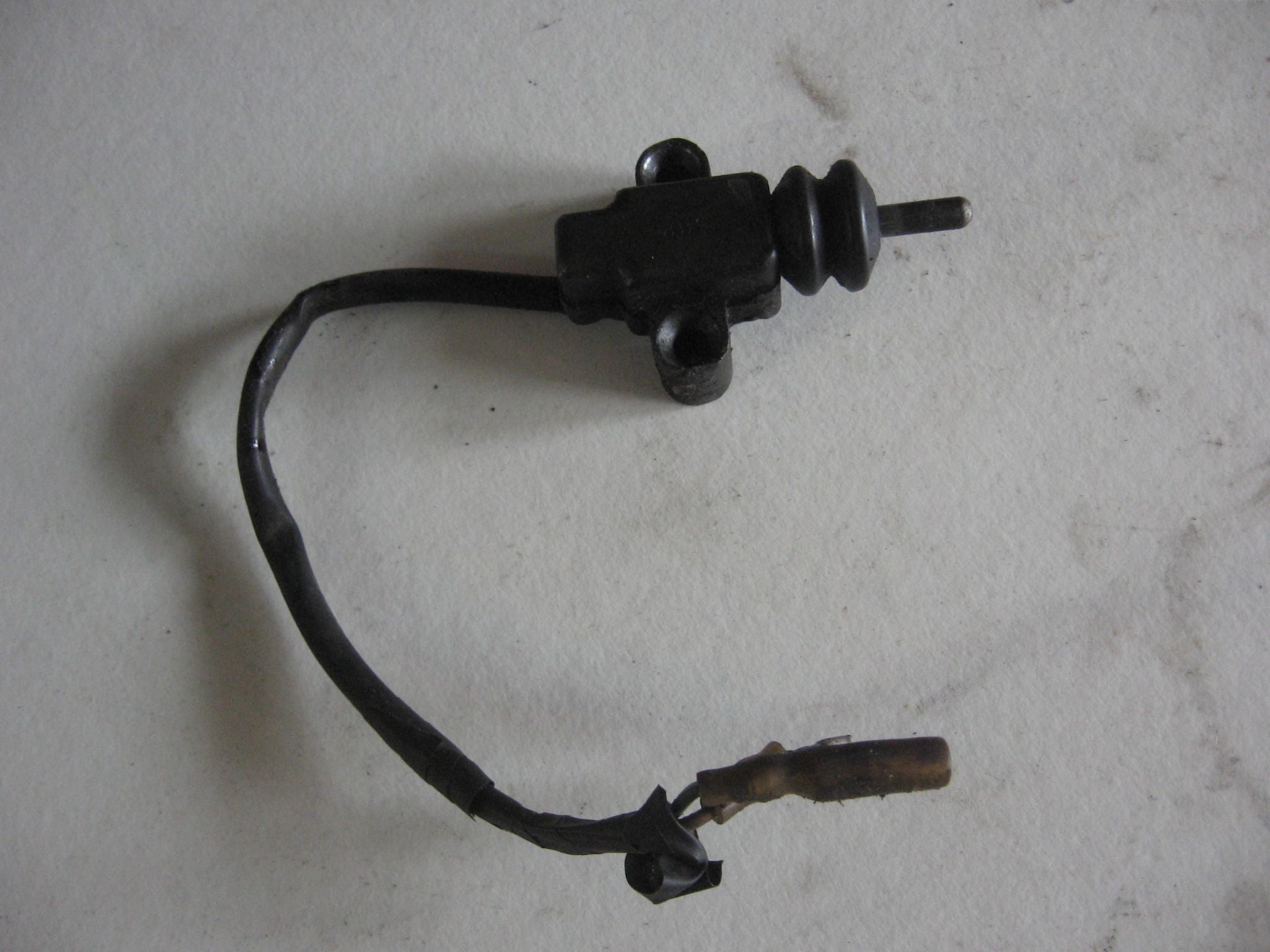 schakelaar zijstandaard  	Ltd454 1985-90 , gpz550 1984-86 , 	27010-1065