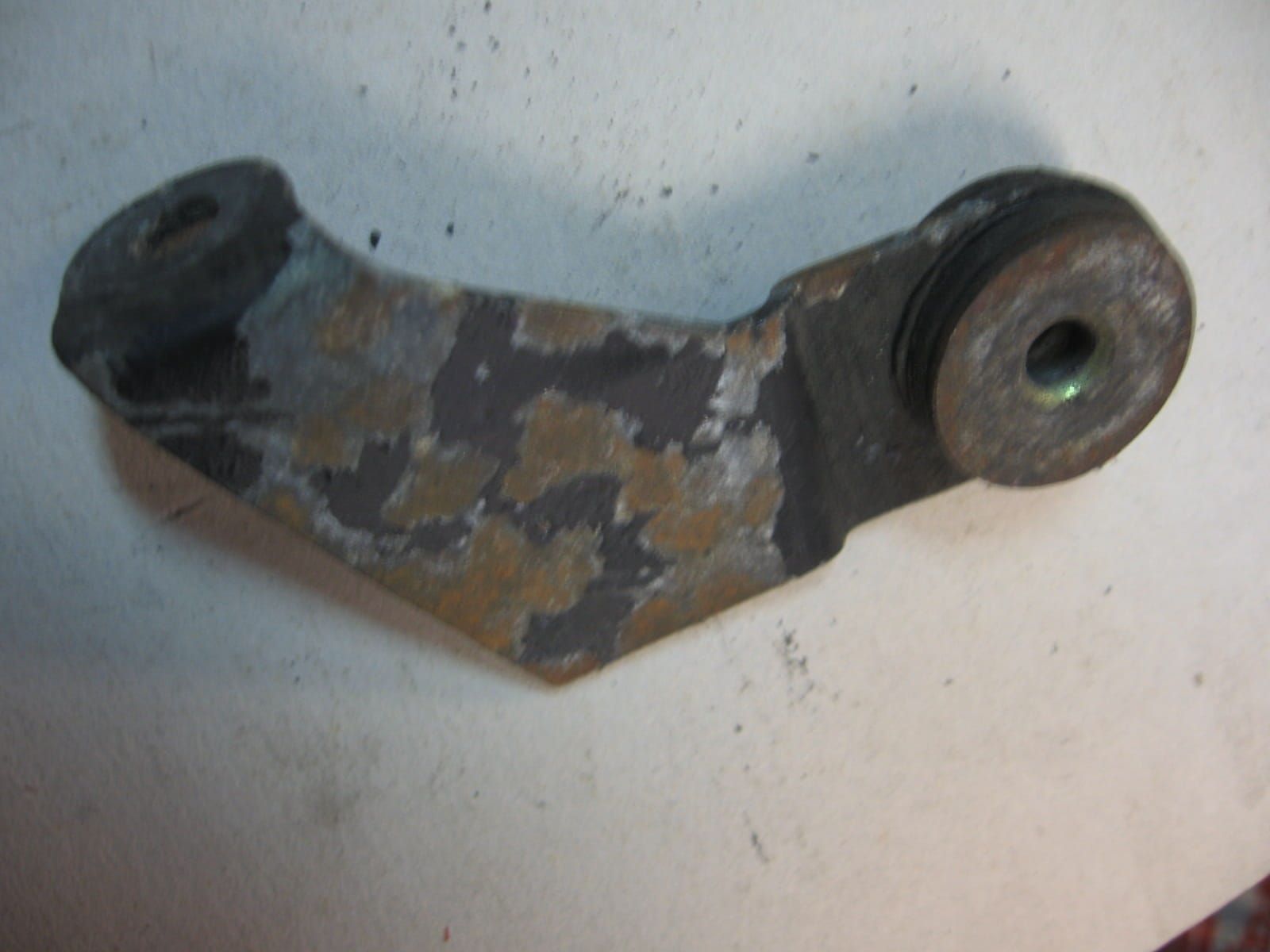 kuipbeugel links onderaan blok	k75rt	46631450611