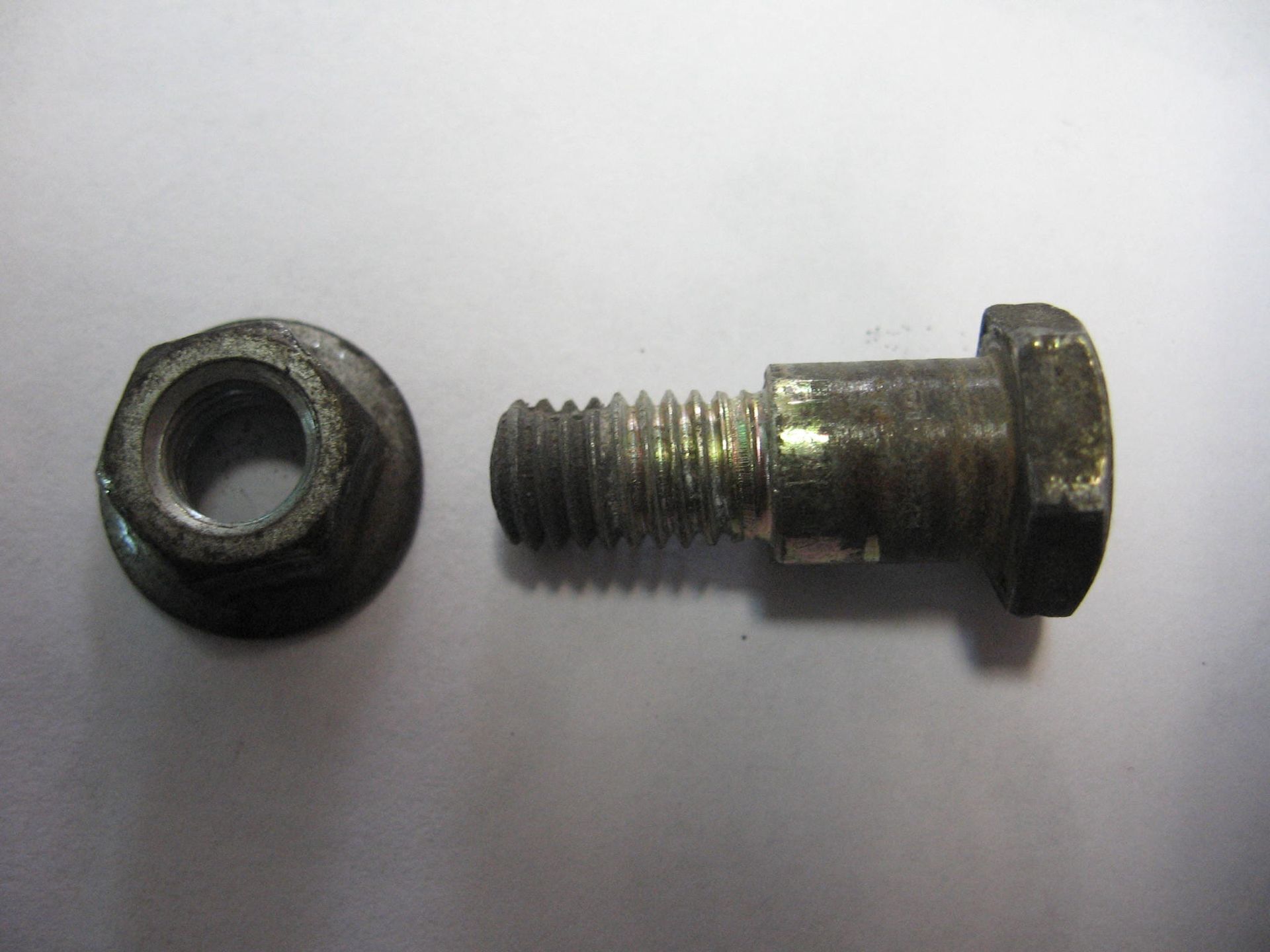 bevestegingsbout borgstang achterremtrommel /zeskant met verdikte borst/ cmx250c 1985-2012		92812-10000