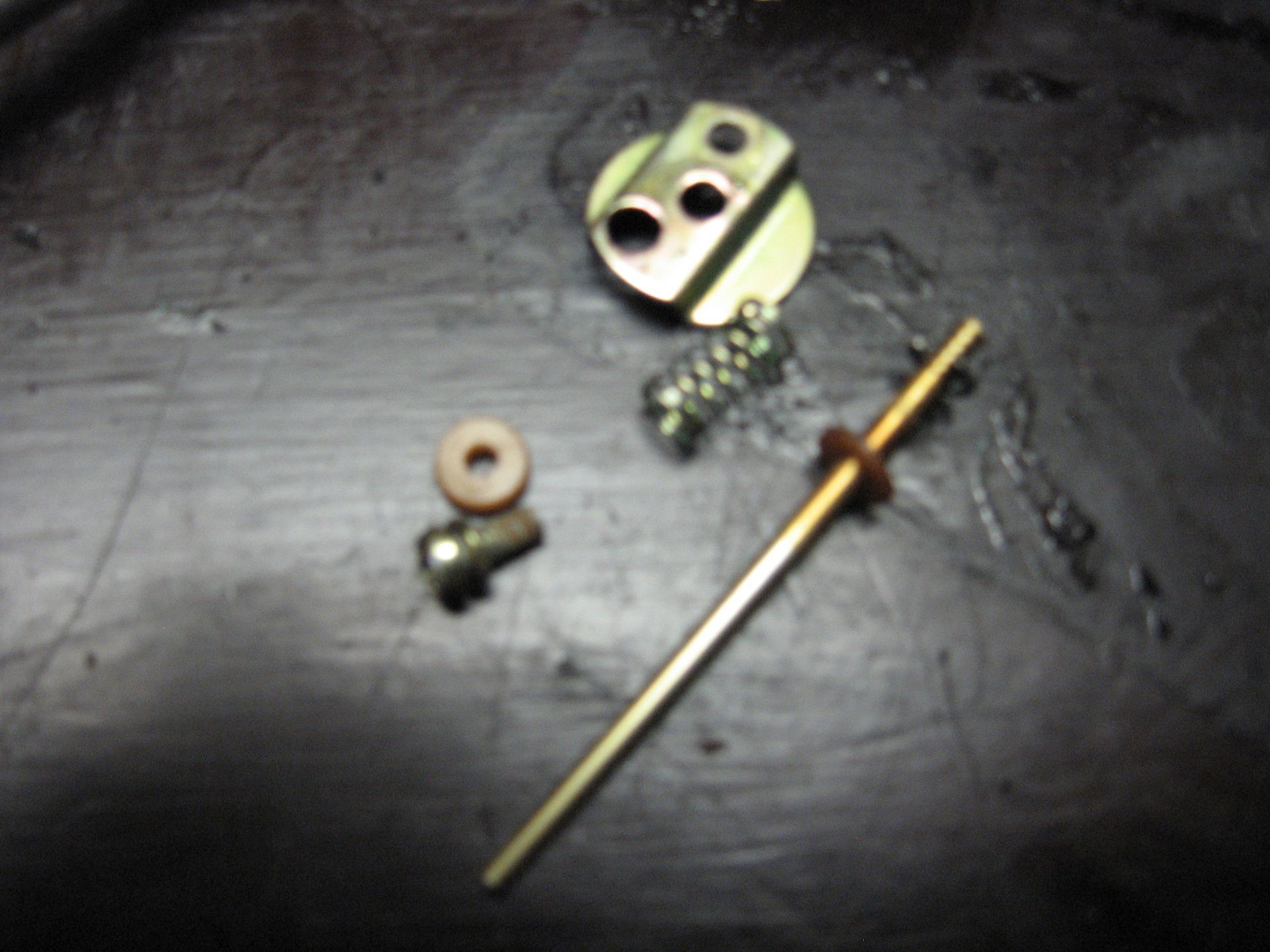 gasnaald [5D69] met clip en borgplaat	Gsx400e 84 86	13383-44200 , 13581-44200