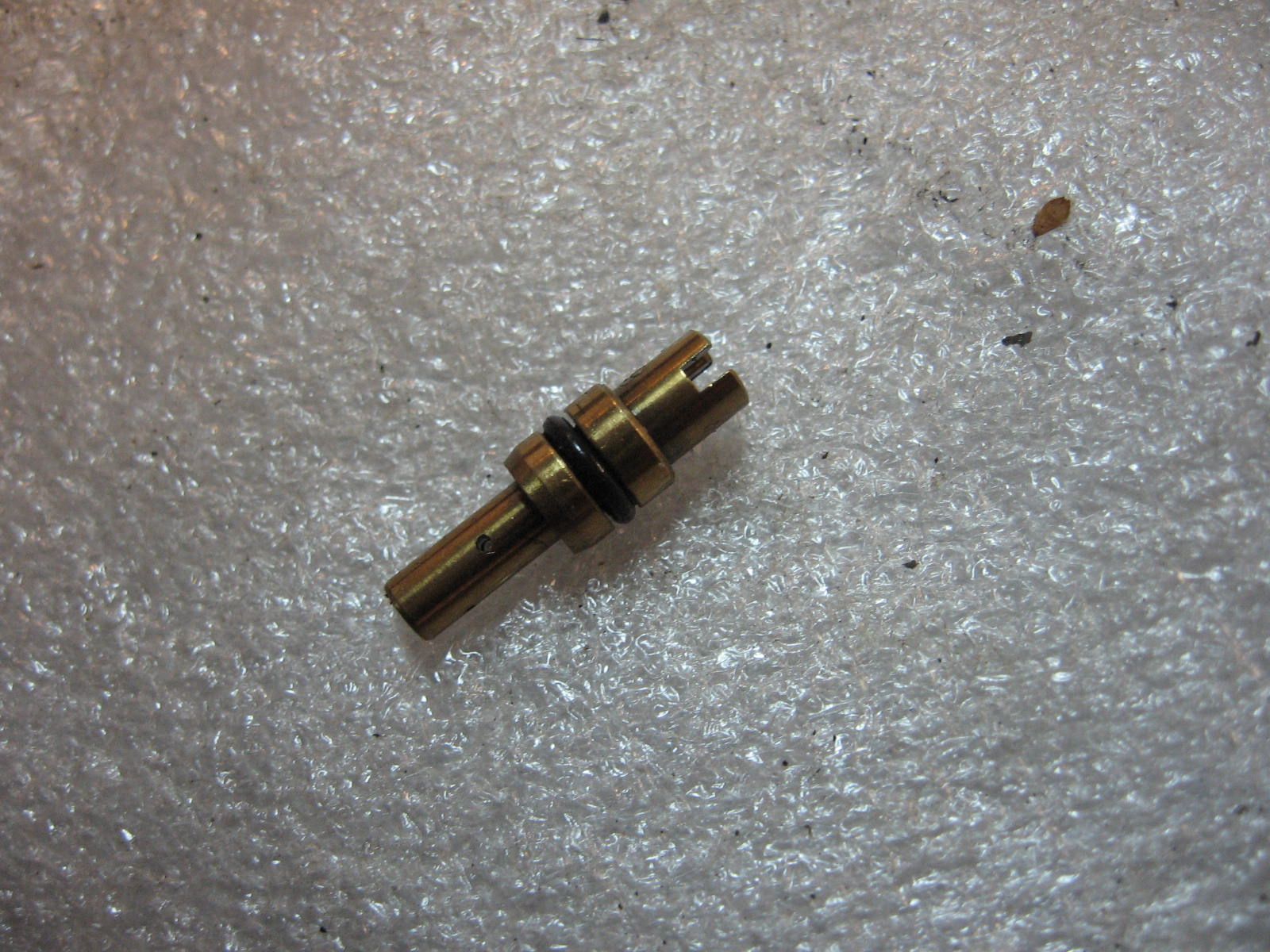 oil gallery jet ,  +/- 0,6mm , zuigerkoeling	vs1400 1987-09 	09493-80009