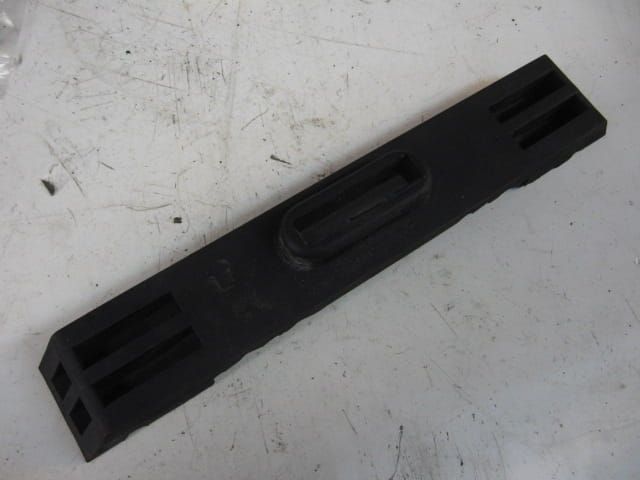 4H7-24182-01 , rubber achterste bevestiging  benzine tank  // xj750 1985 41Y-