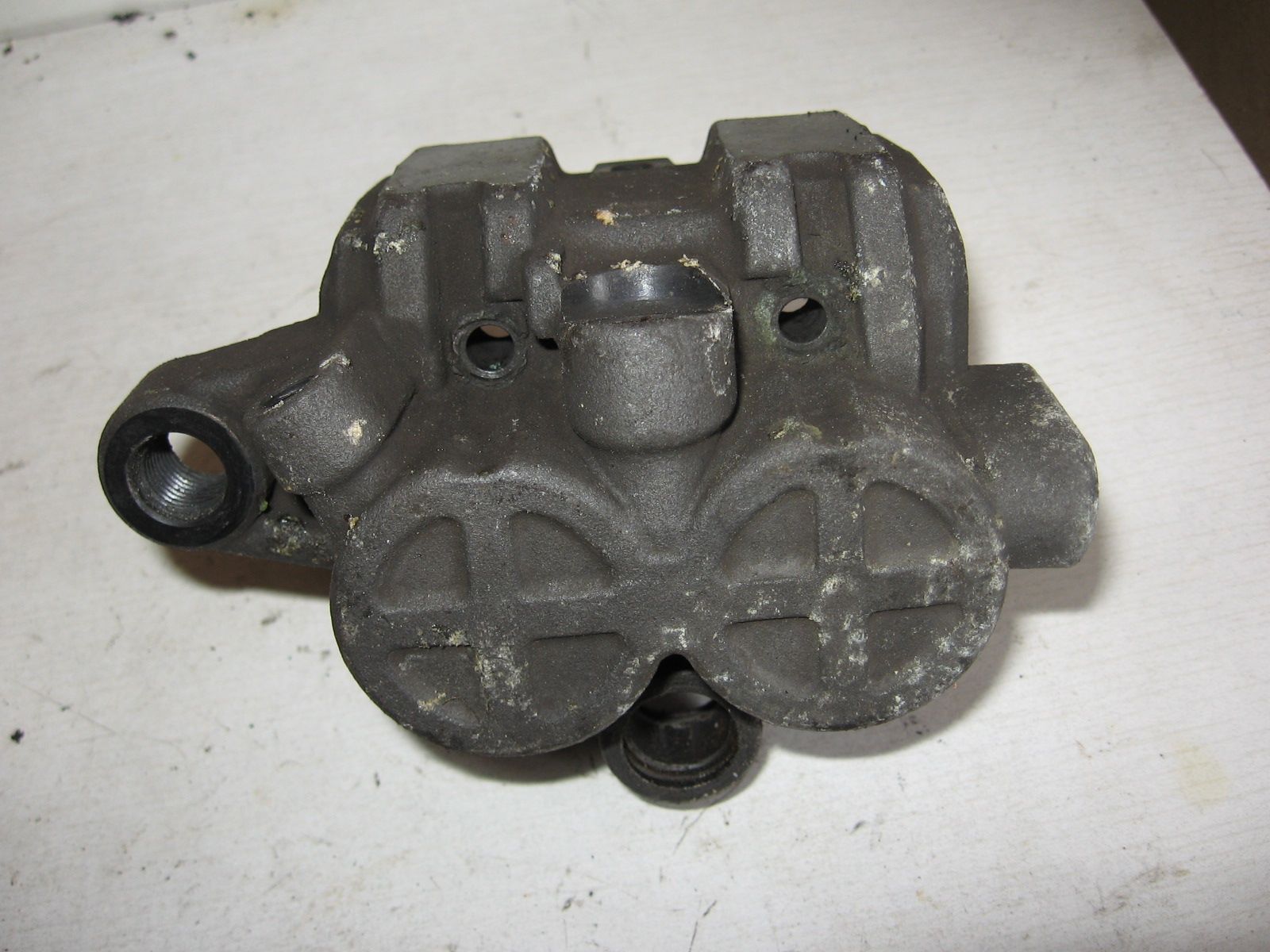voorremklauw links	cbx750f	45100-MJ0-017 ,	45101-MJ0-006