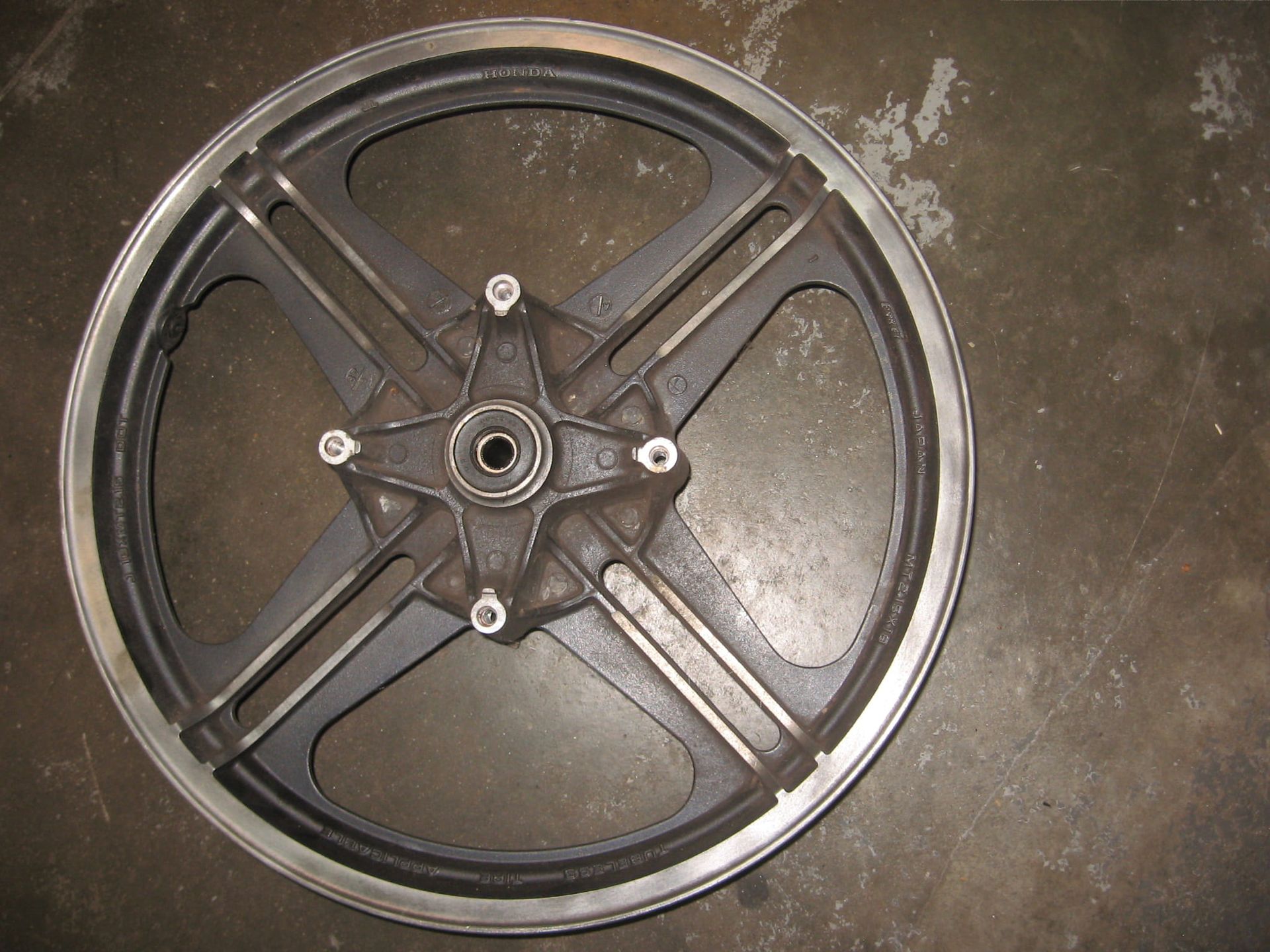 voorwiel	Cb450s 1988	44650-ml4-900 za