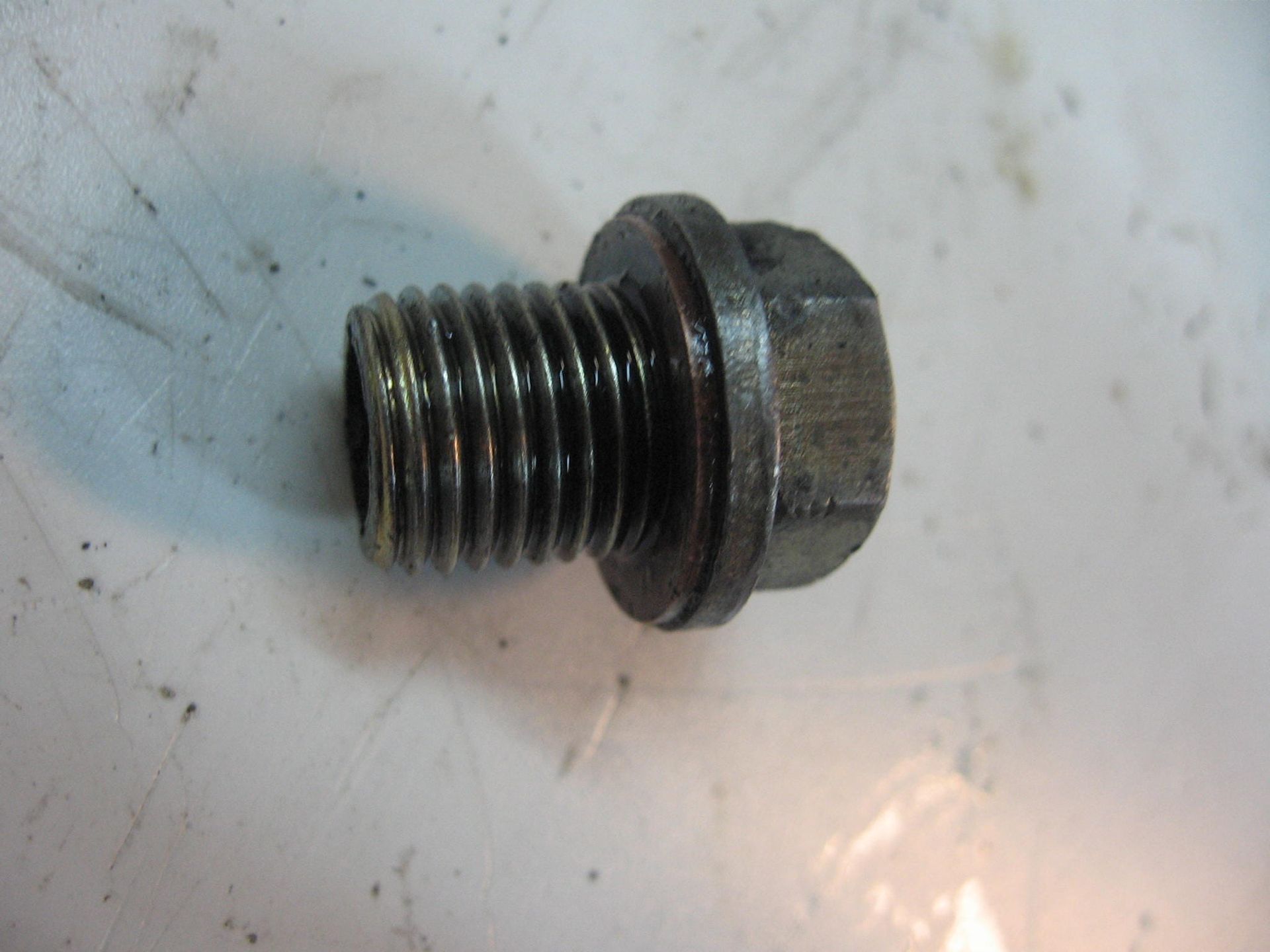 aftapplug met magneet 14mm	Vt1100c 86-96	,90081-mc7-000