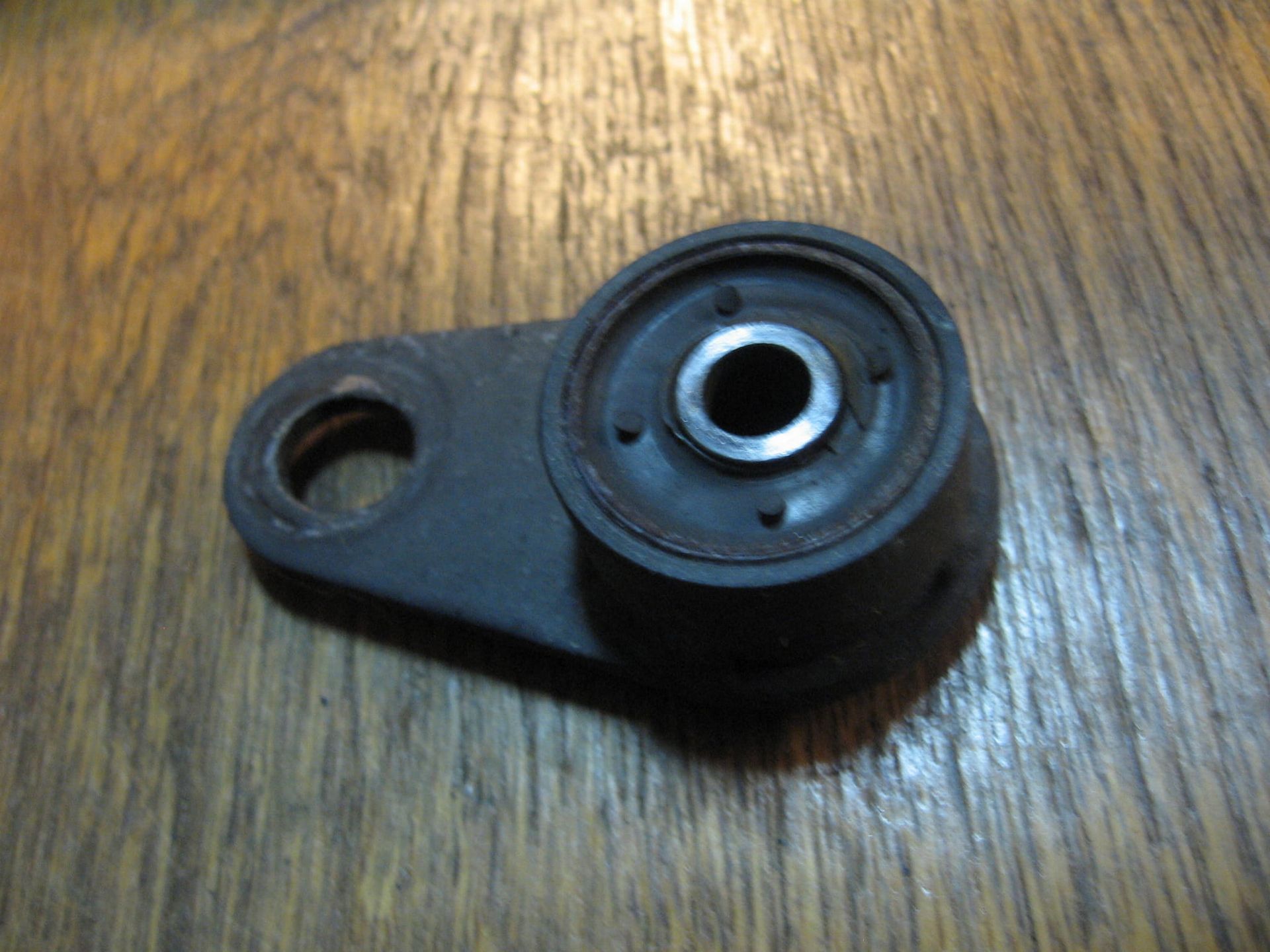 uitlaatsteun rechtsachter koppelingsdeksel	Fzr1000 89-93	3GM-21446-02