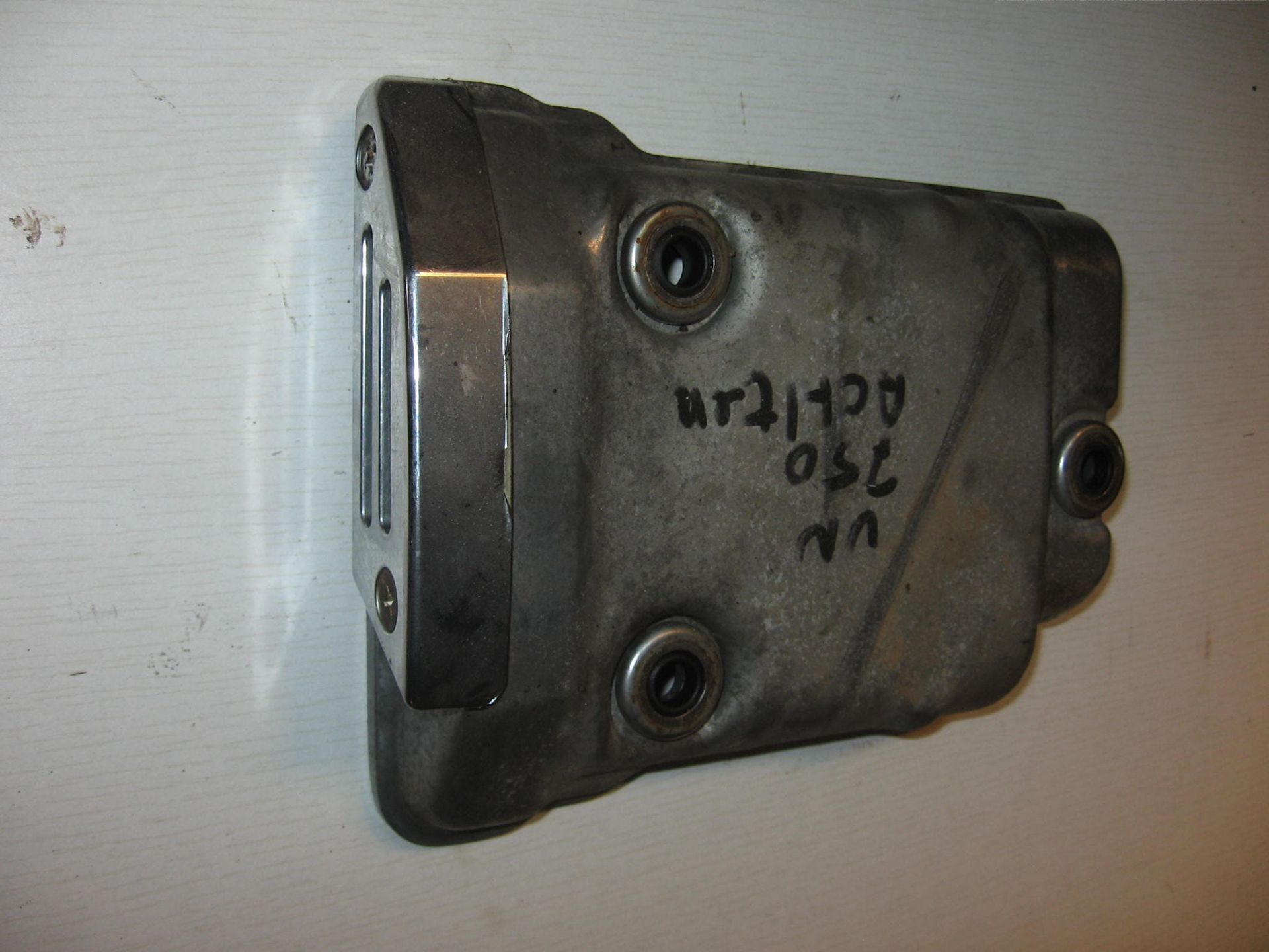 kleppendeksel achter.met hitteschild chroom  //vn700 85 vn750 1986-1993		14024-1739 +18018-1063
