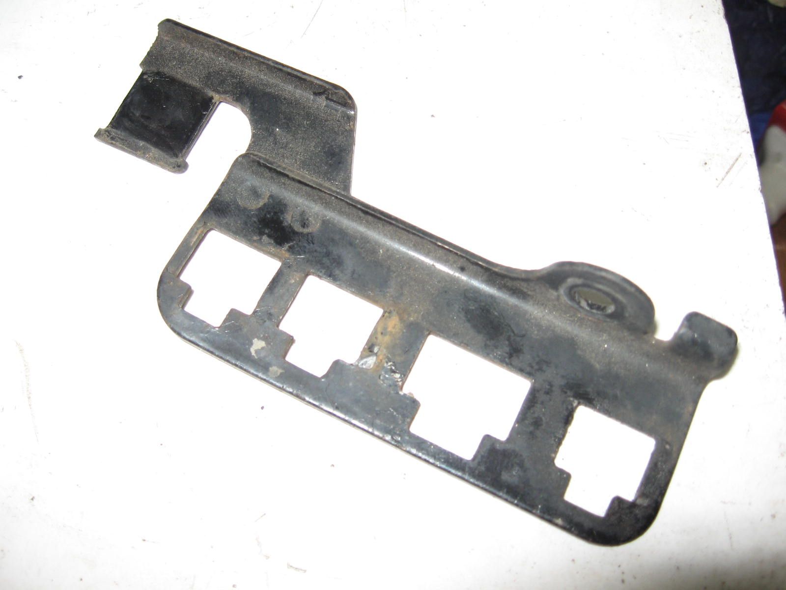 stekkershouder links naast accubak	Cb750 1979-83	32412-425-000