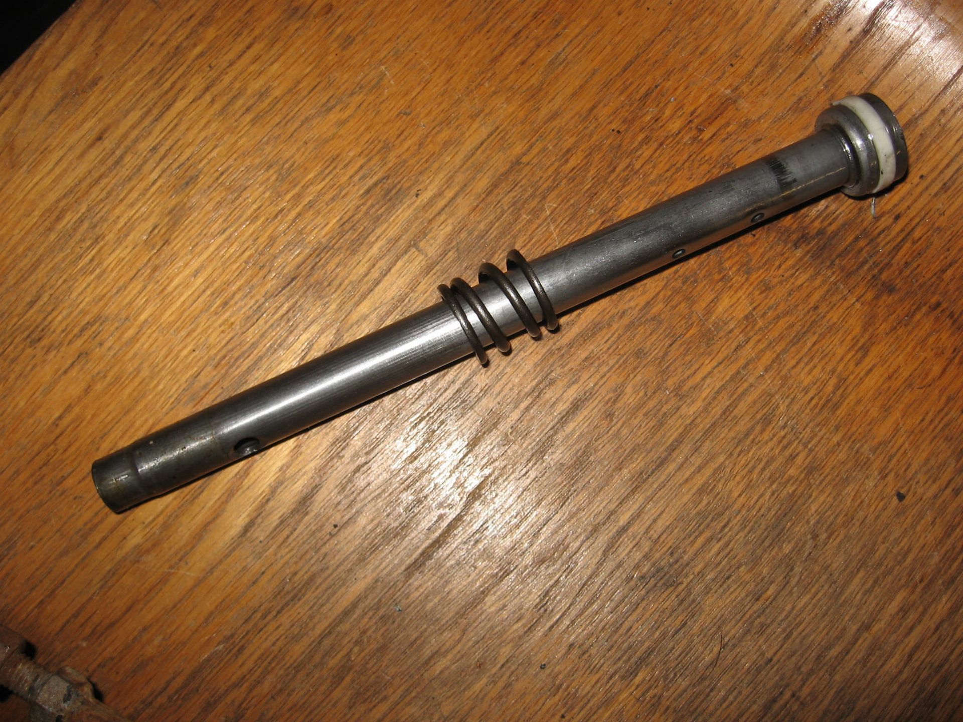 voorvorkcilinder	gsx400e gn250 	51146-44110	51146-38300