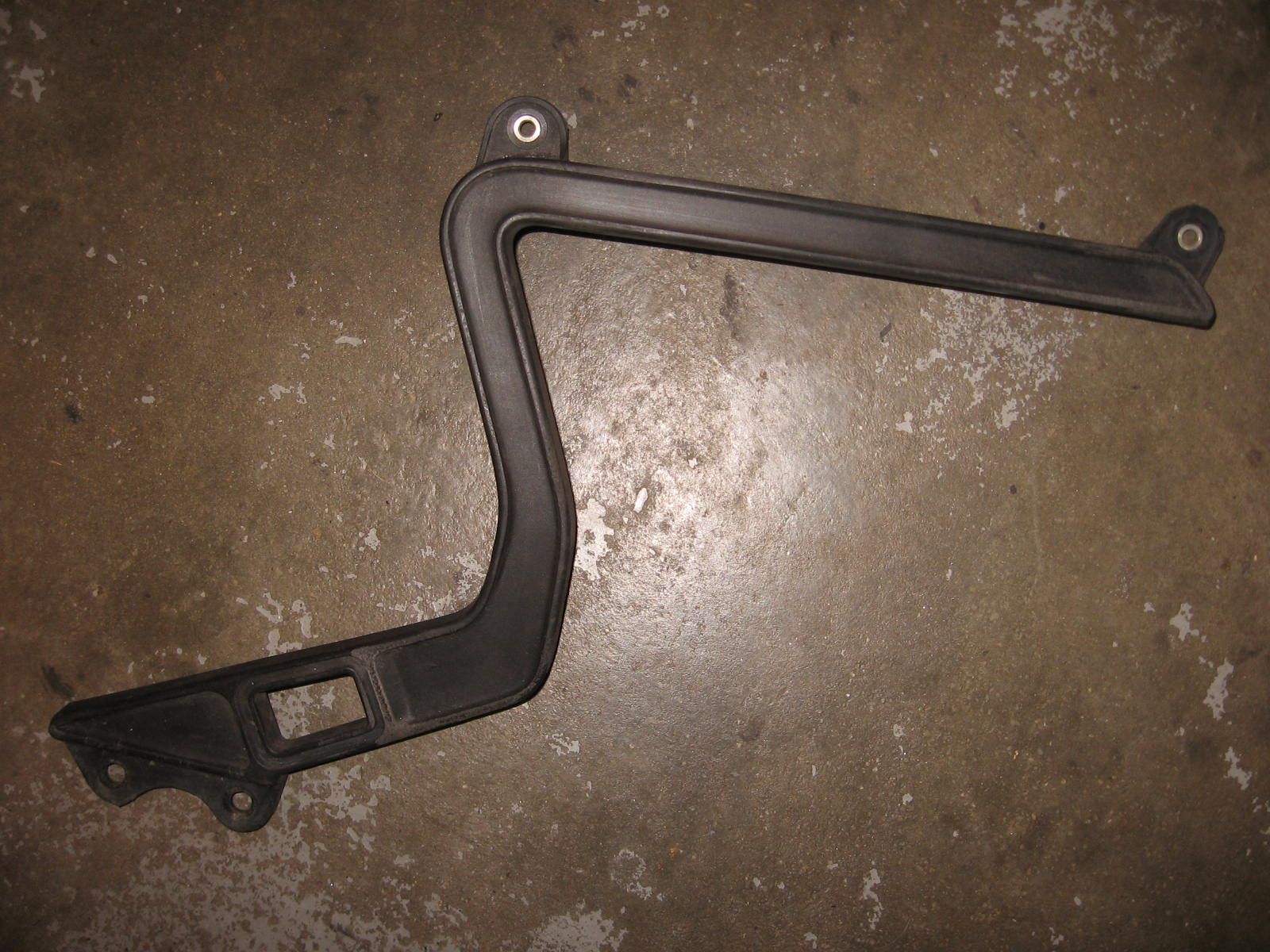 kofferhouder links	k75 ,k100 ,k1100 , r100 1992-96	46542300037