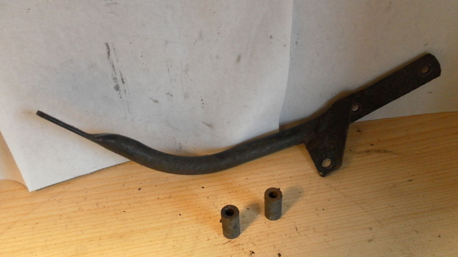 linker beugel , steun middenkuip 	R1100rt  94-2001 , r1150rt 00-06	46632313673		(roestig