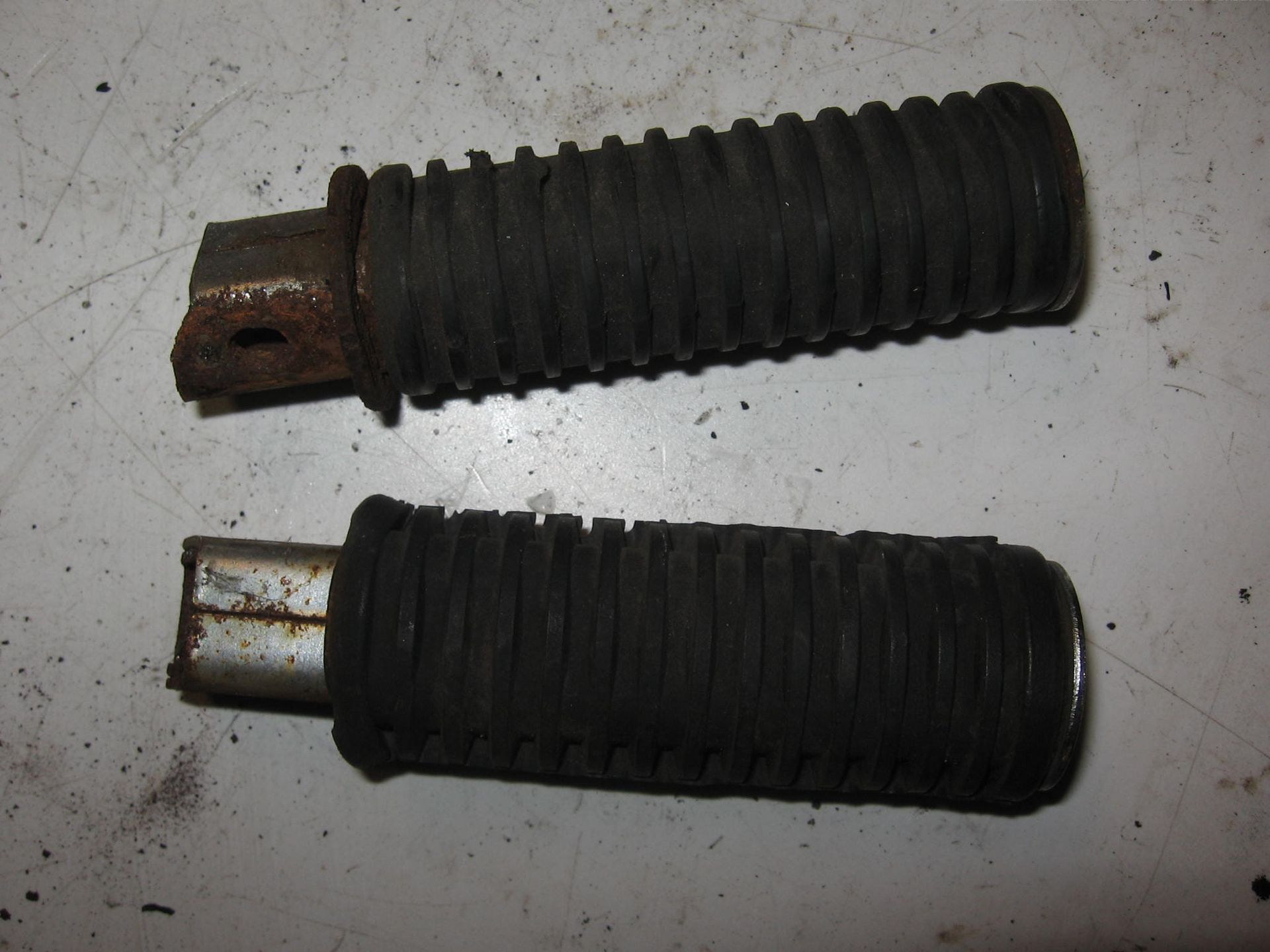 set voetsteun passagier // cbx550		50710-377-000 + 50715-ma6-000