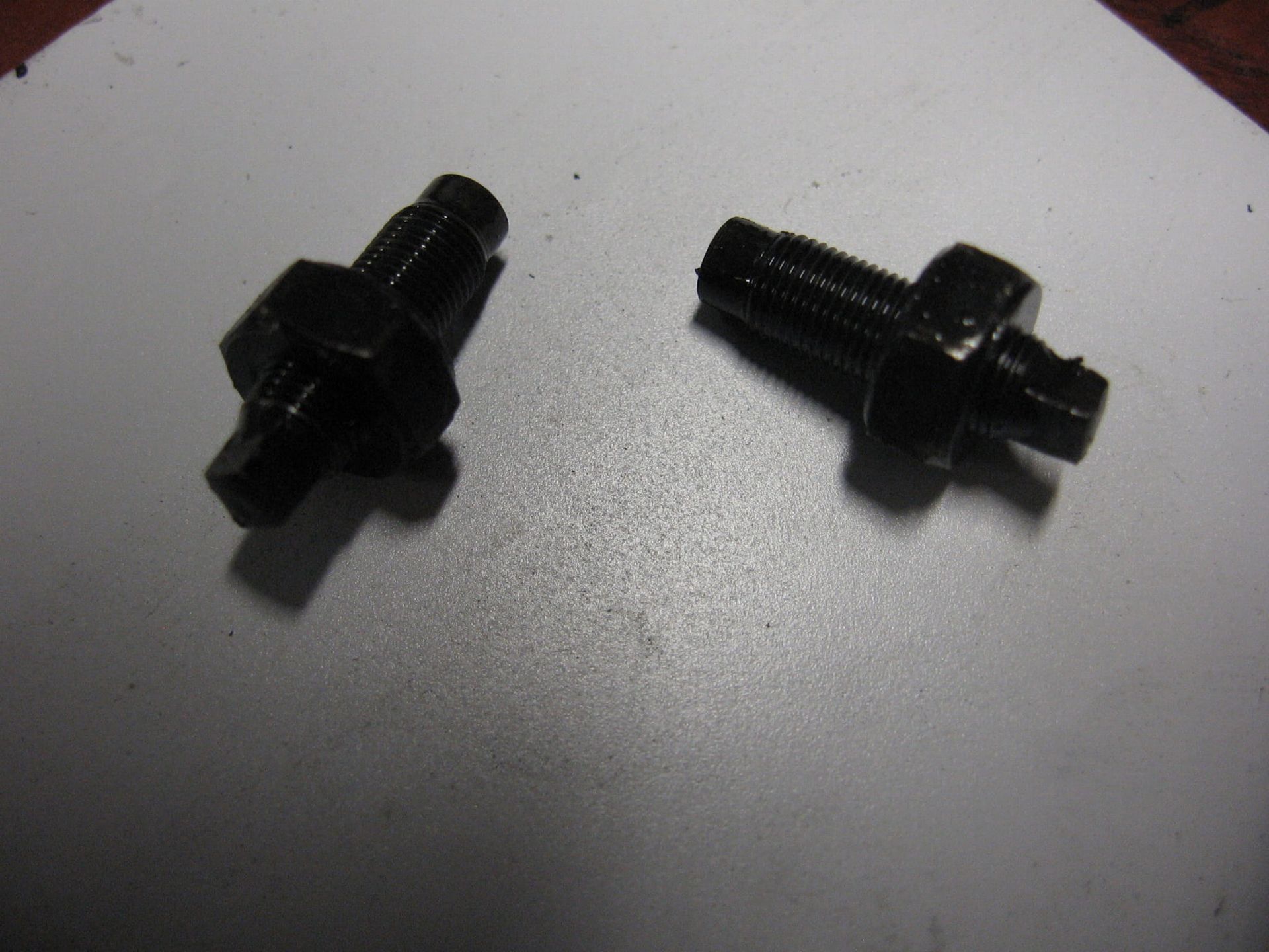2x klepstelboutje met borgmoer	gsx600f gsf, Gsx400e 84 86	12842-49201	12842-49210