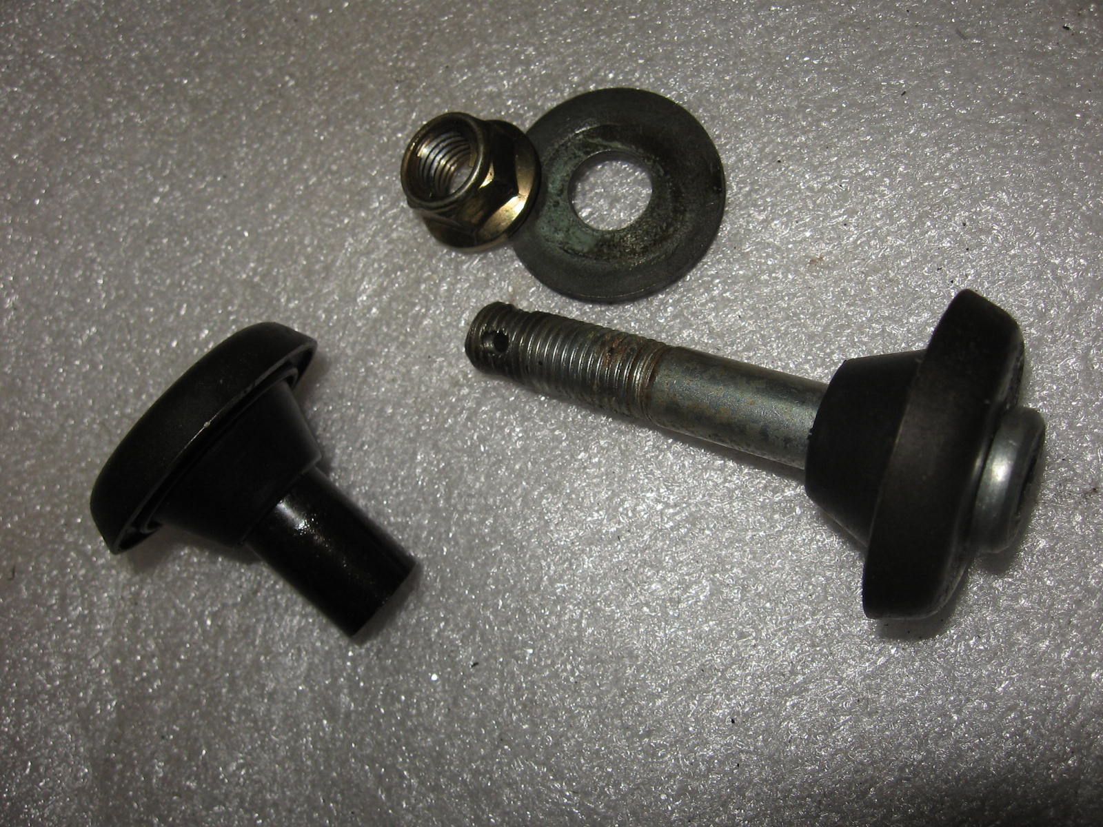 rubbers met bout bevestiging houder stuur	Gs500e 1989-2000	09106-10055 +56240-01d00