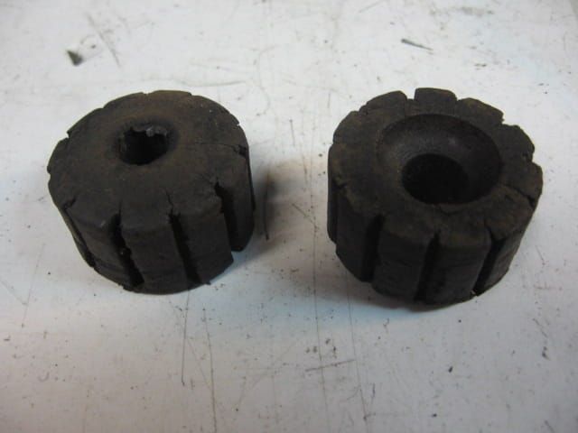1x rubber bevestiging voorkant benzine tank  /  cx500		17611-286-000	17611-ke8-000