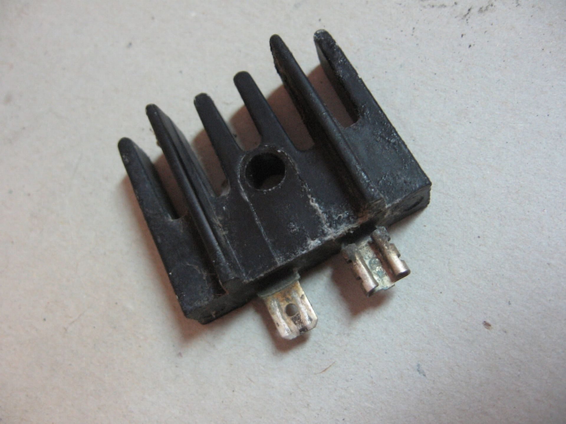 gelijkrichter( rectifier) in kuip	Fzr1000 92	1Y8-81970-60