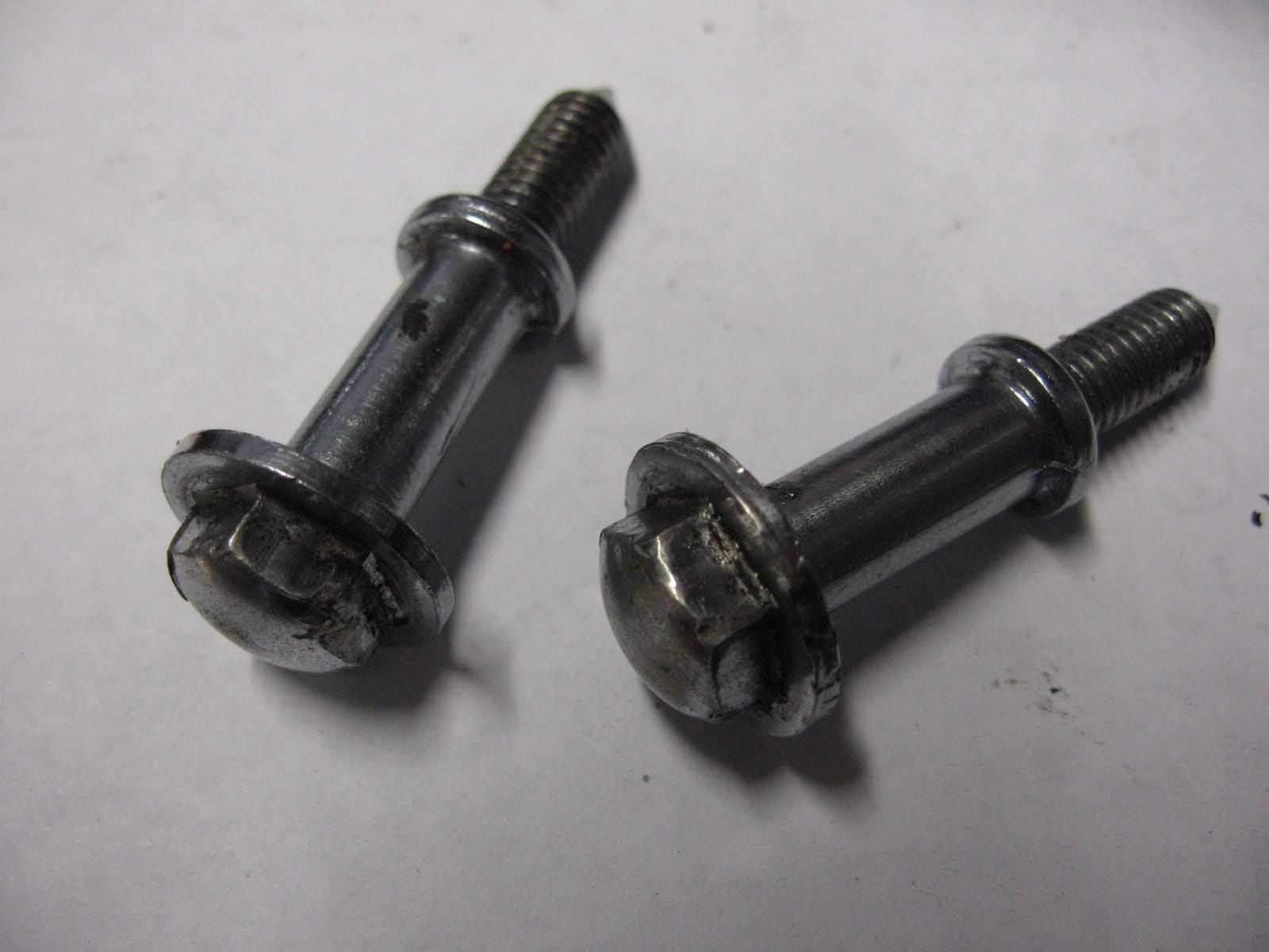 2x kleppendekselbout lang	6x37	90038-425-000
