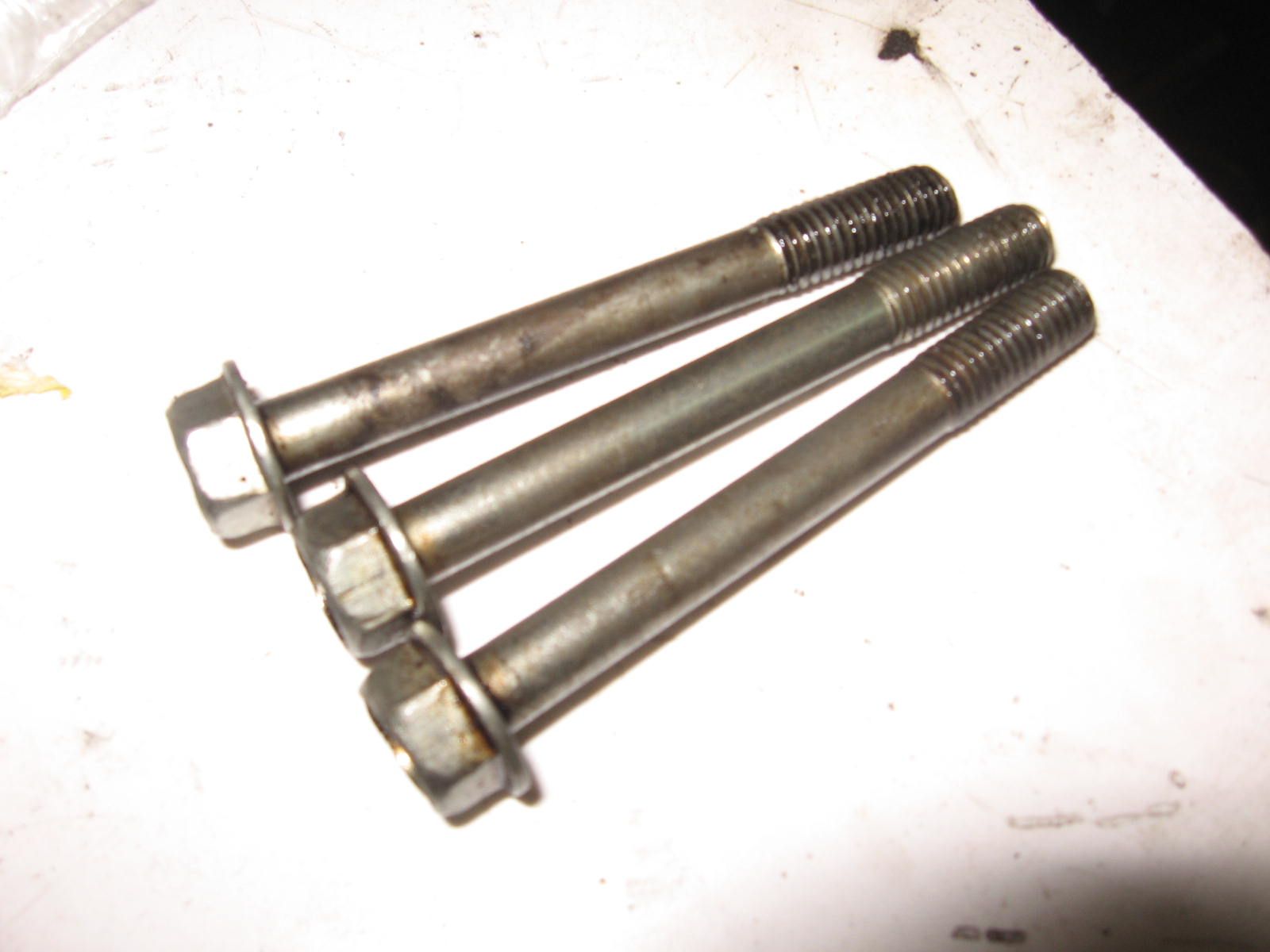 4 stuks flensbout lagerkap nokkenas m8x70	Gl1000 1976	gl1100 , gl1200 , 95700-08070-00 , 95700-0807000	95701-080700 (1)