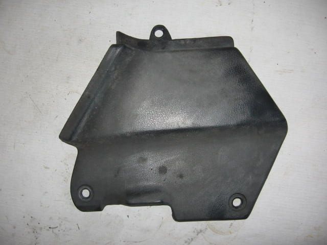 afdekkap frame  links , scharnierpunt achterbrug ,onder grote zijkap frame	St1100 1991-2003  	50351-mt3-000
