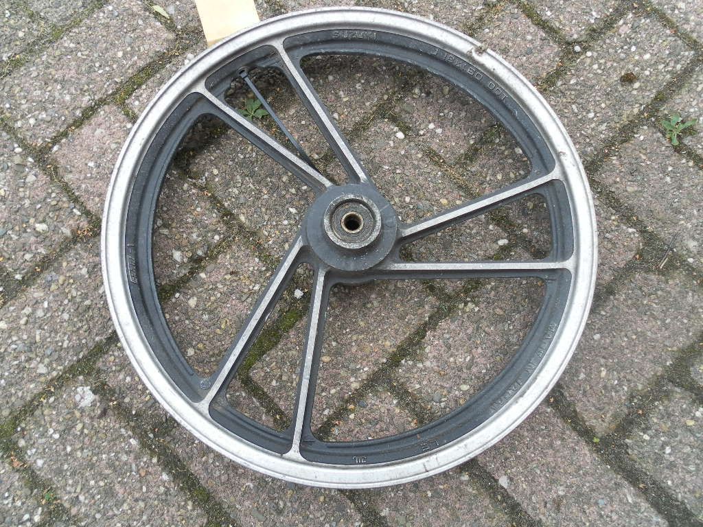 voorwiel gsx400e 1984		54111-44450 	54111-44450