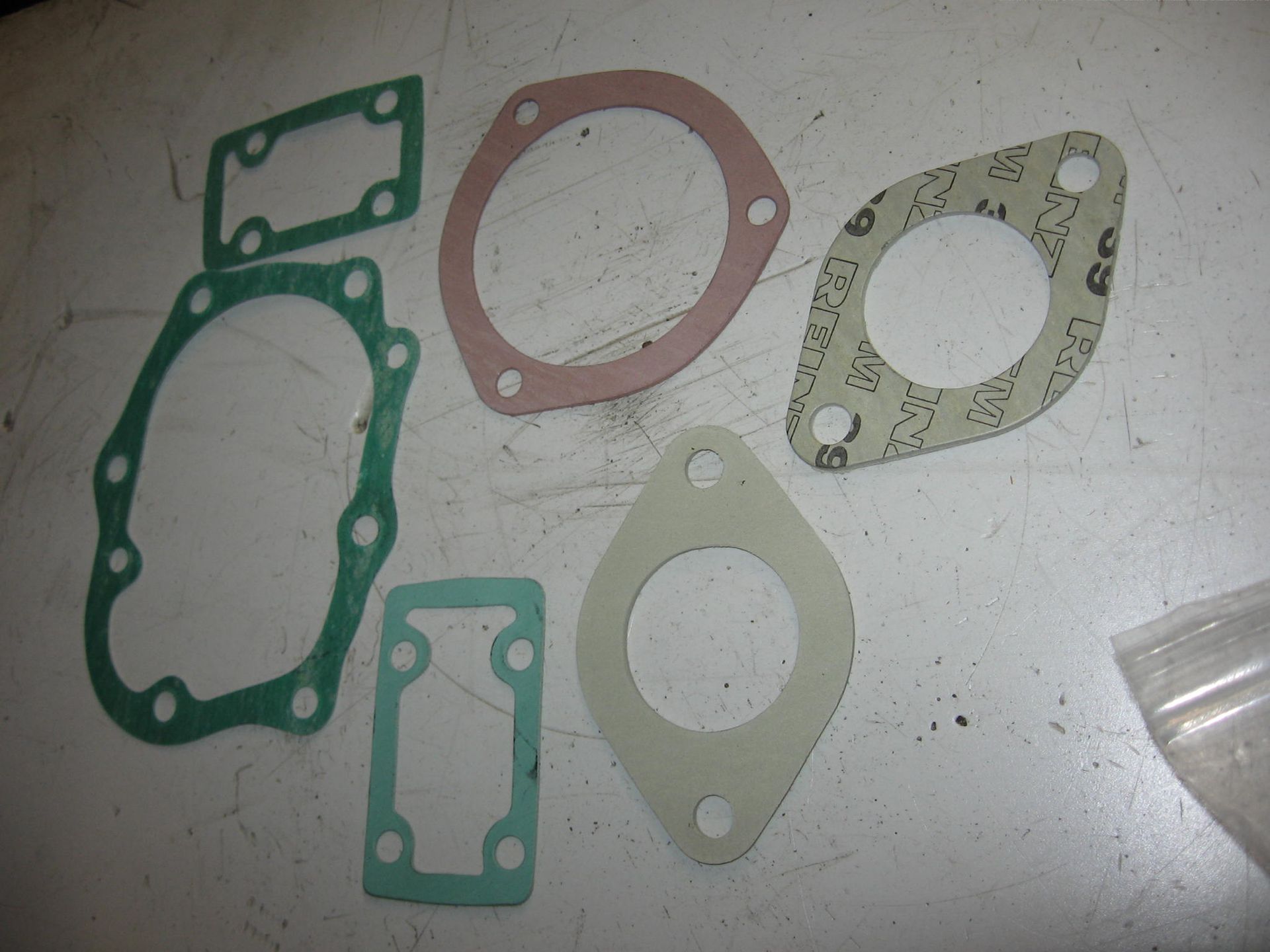 diverse pakkingen // xs1 tx650	breather cover , gear train cover, manifolt , cover cilinderhead valve	athena		2x) 256-11169-01,306-15452-00, (2x) 256-13556-01,256-11196-00	,	yan039
