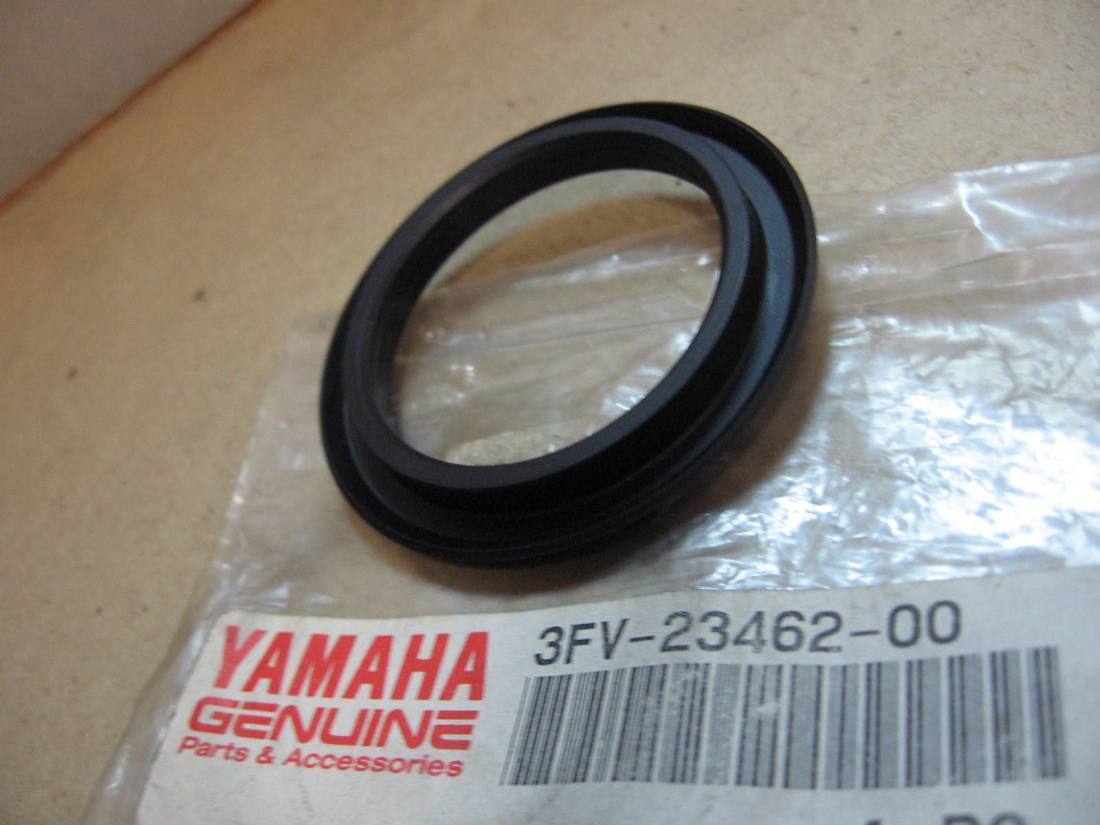 Rubber , onderste stofring balhoofdlager	xj600 xvs650 R1 R6 FJR1300	oem	3fv-23462-00	, yan121		,	yan121