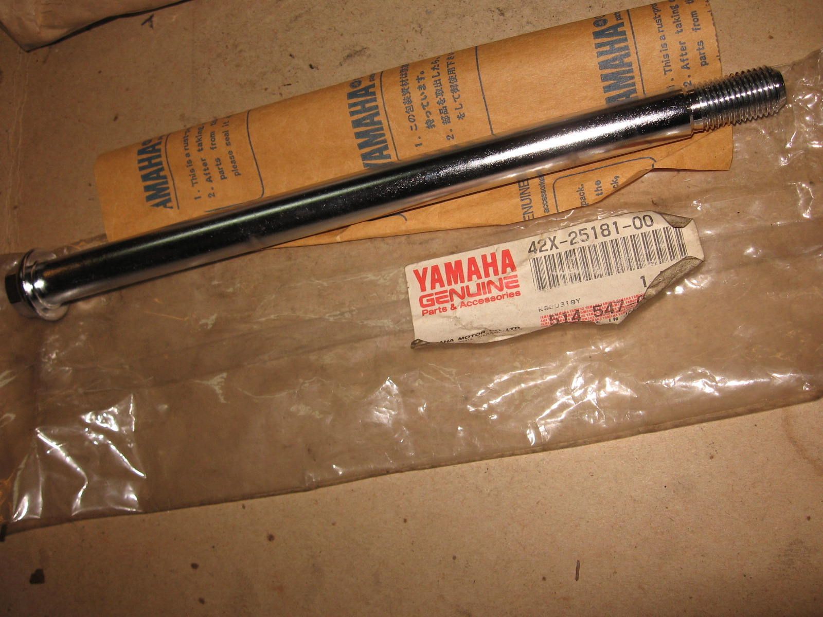 Voorwielas – xv700 , xv1000 , xv1100 85-98 , fzr600 89-98		oem	42x-25181-00			,	yan124