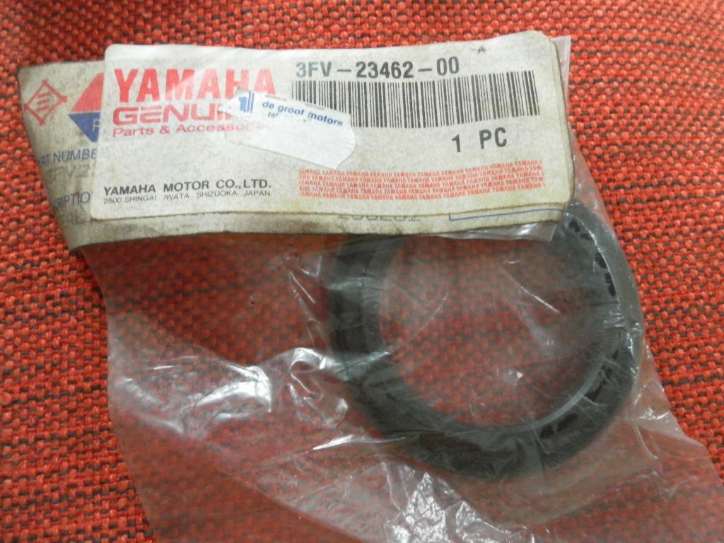 van Rubber , onderste stofring balhoofdlager	xj600 xvs650 R1 R6 FJR1300	oem	3fv-23462-00 , yan254	, yan121		,	yan121