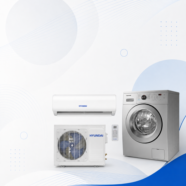 Aire acondicionado blanco, unidad exterior y lavadora de carga frontal sobre un fondo limpio azul y blanco.