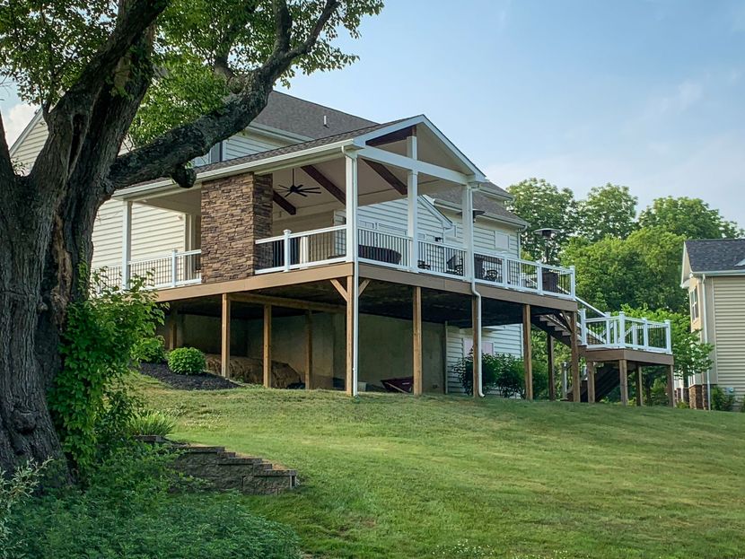 Craftsman installing composite deck boards