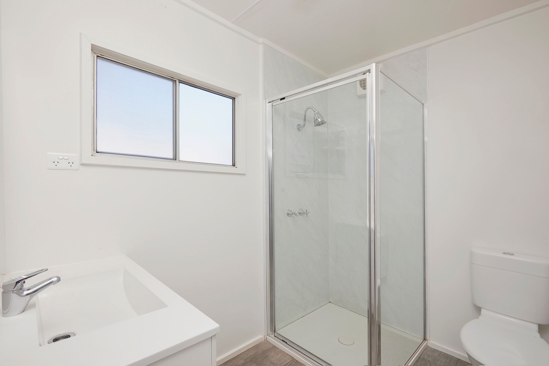 Apex Riverbeach Holiday Park cabin's bathroom