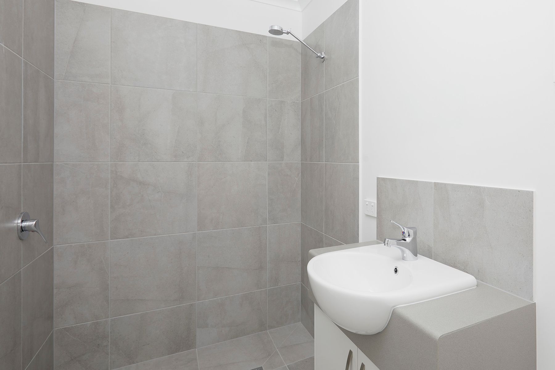 Apex Riverbeach Holiday Park cabin ensuite bathroom