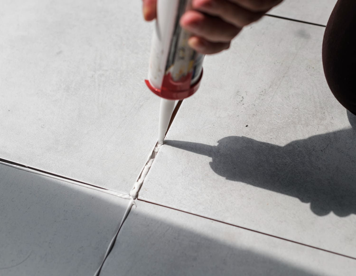 How to seal shower tiles