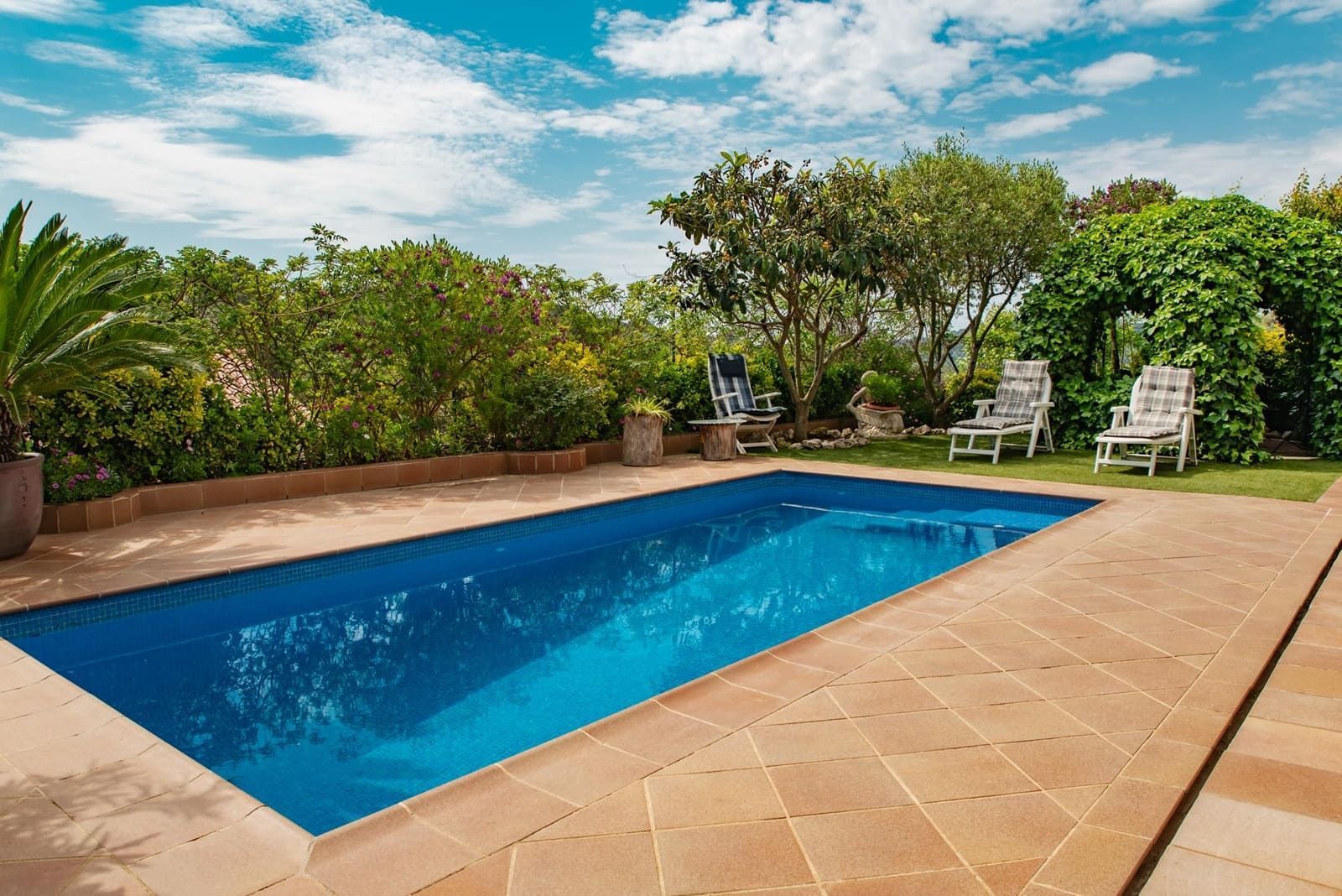 Pool floor tile safety