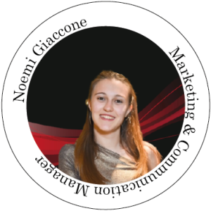 Noemi Giaccone, Responsabile Marketing e Comunicazione, sorridente. Foto in cornice circolare con sfondo rosso e nero.
