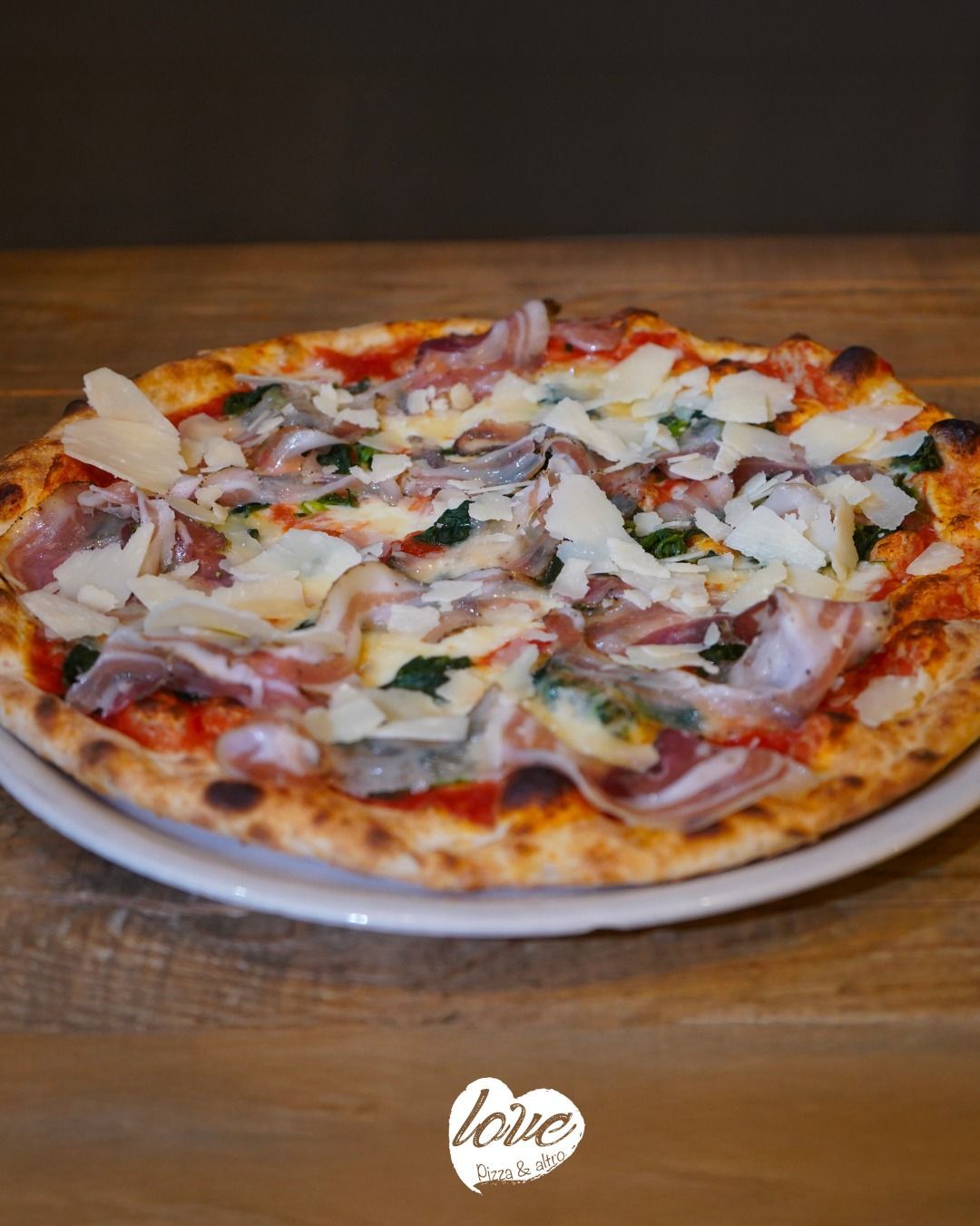 pizza con scaglie parmigiano