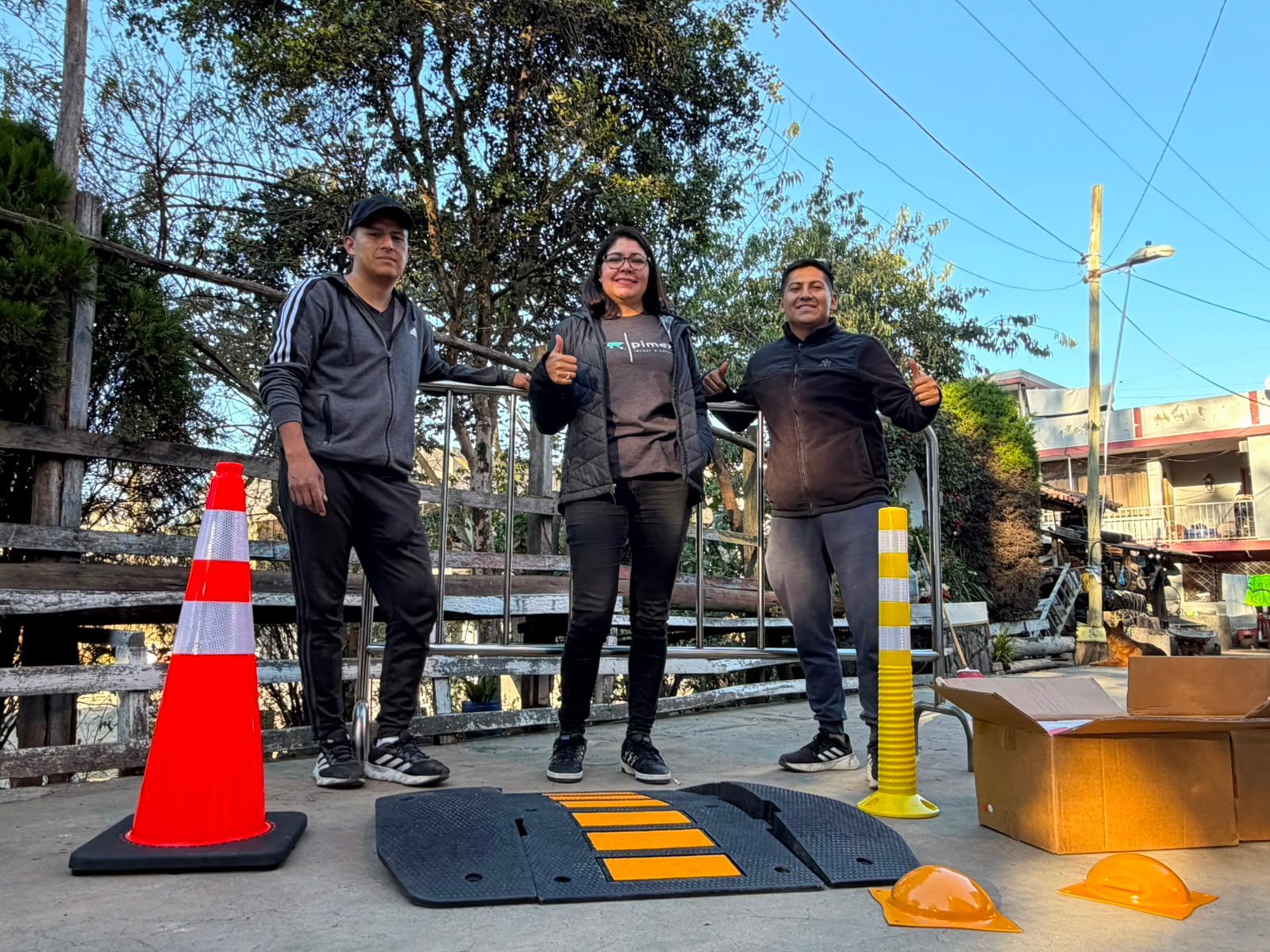 Equipo de especialistas de Pimexcorp trabajando en sitio durante la ejecución de un proyecto exitoso