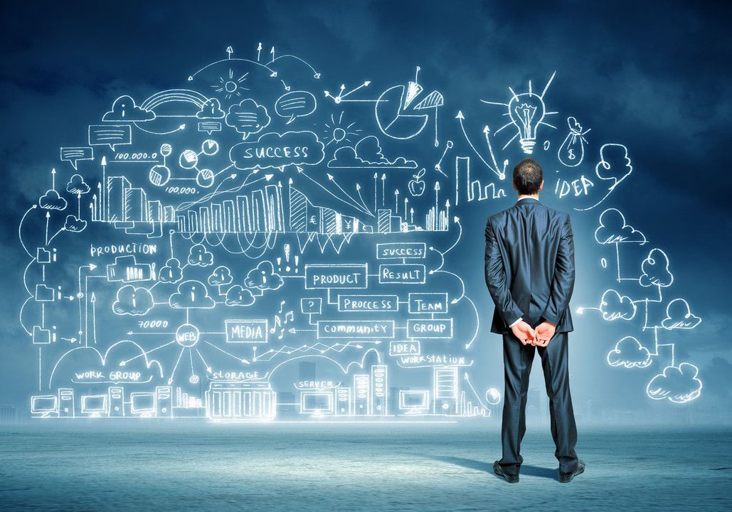 Un ejecutivo desgloza una idea. Con toda nuestra experiencia te ayudamos a ejecutar tus ideas.
