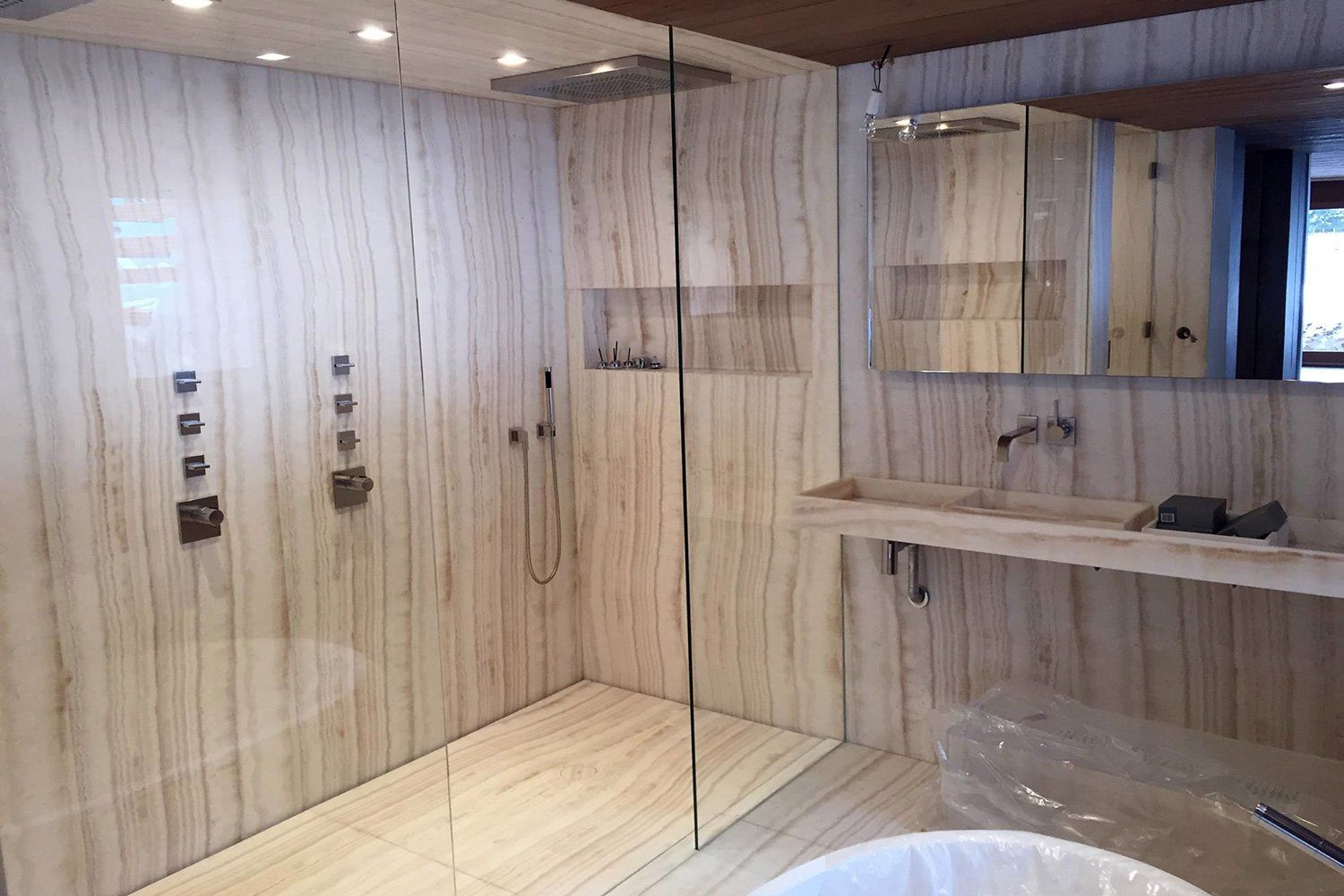 Rivestimento per box doccia in marmo