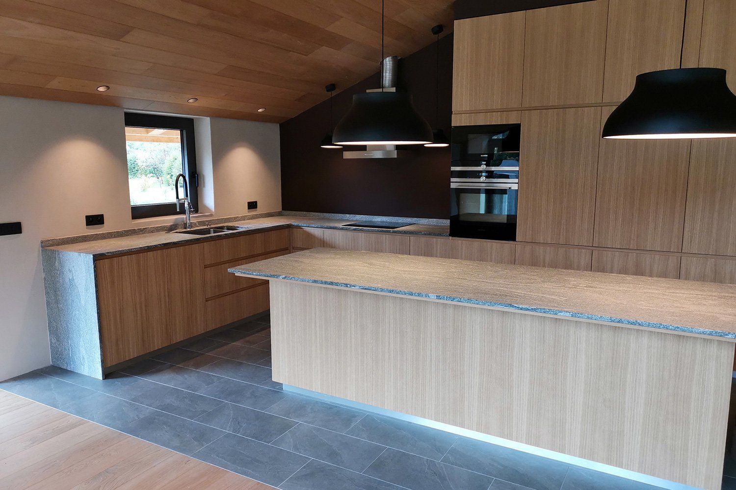 Cucina con elementi in marmo