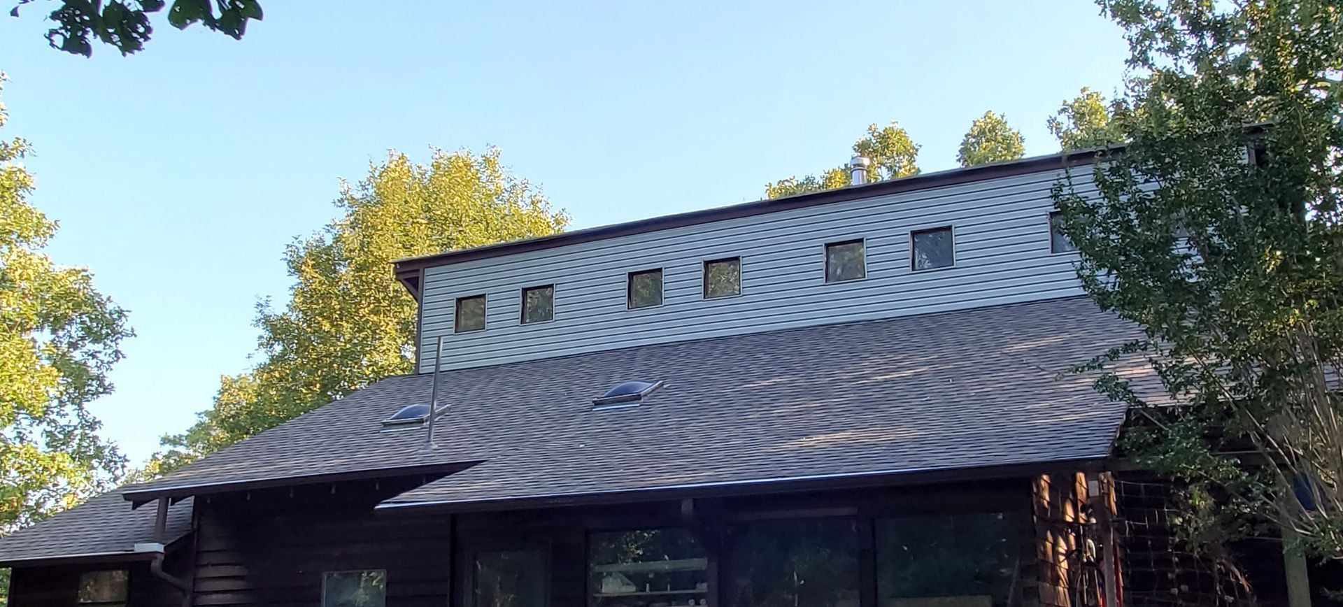 CertainTeed Landmark architectural in Weathered Wood. Mastic Carvedwood44 Dutchlap vinyl siding in Scottish Thistle
