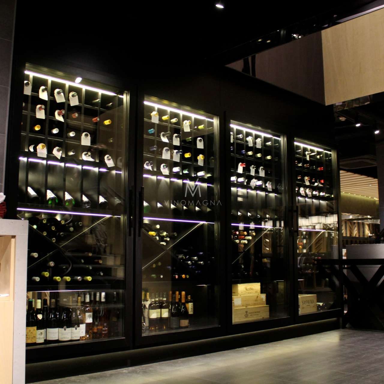 Custom Restaurant Wine Display Vinomagna