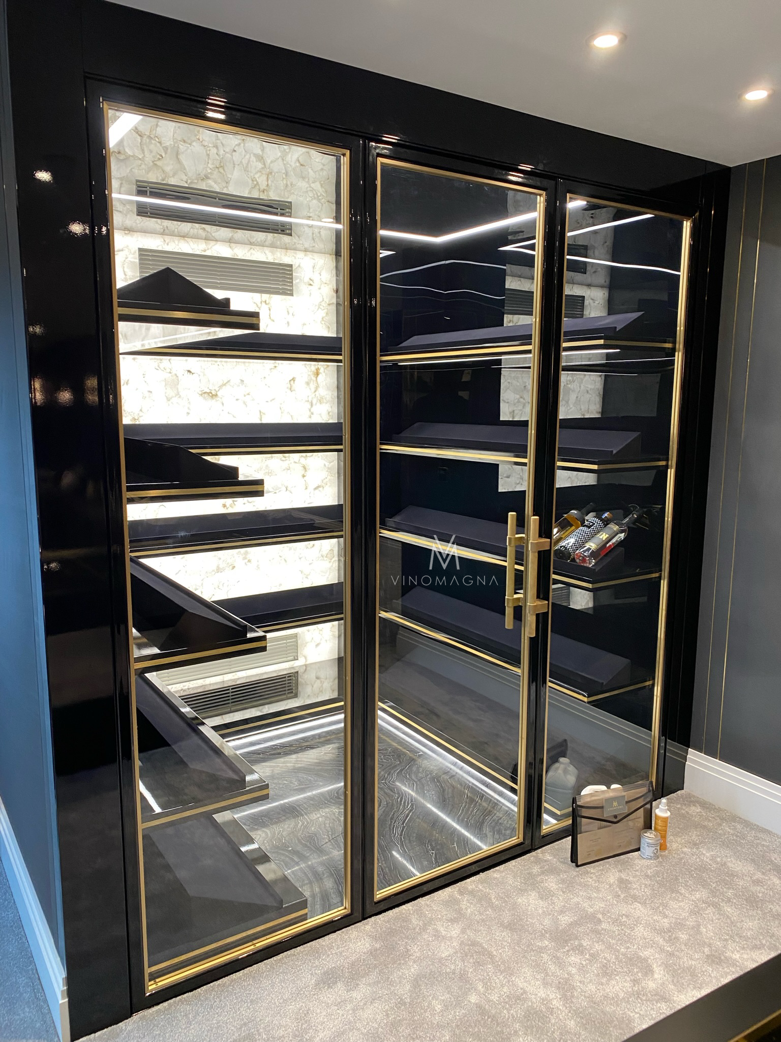 walk-in-wine-room-vinomagna-complete-1