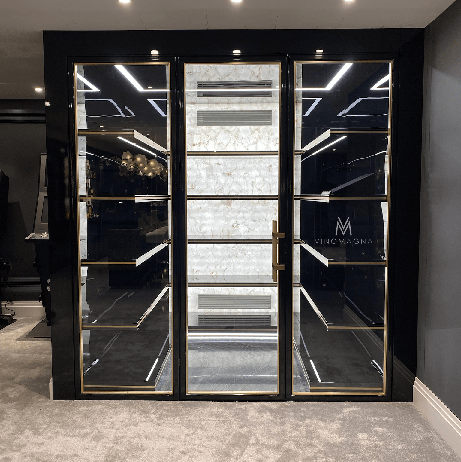 walk-in-wine-room-vinomagna