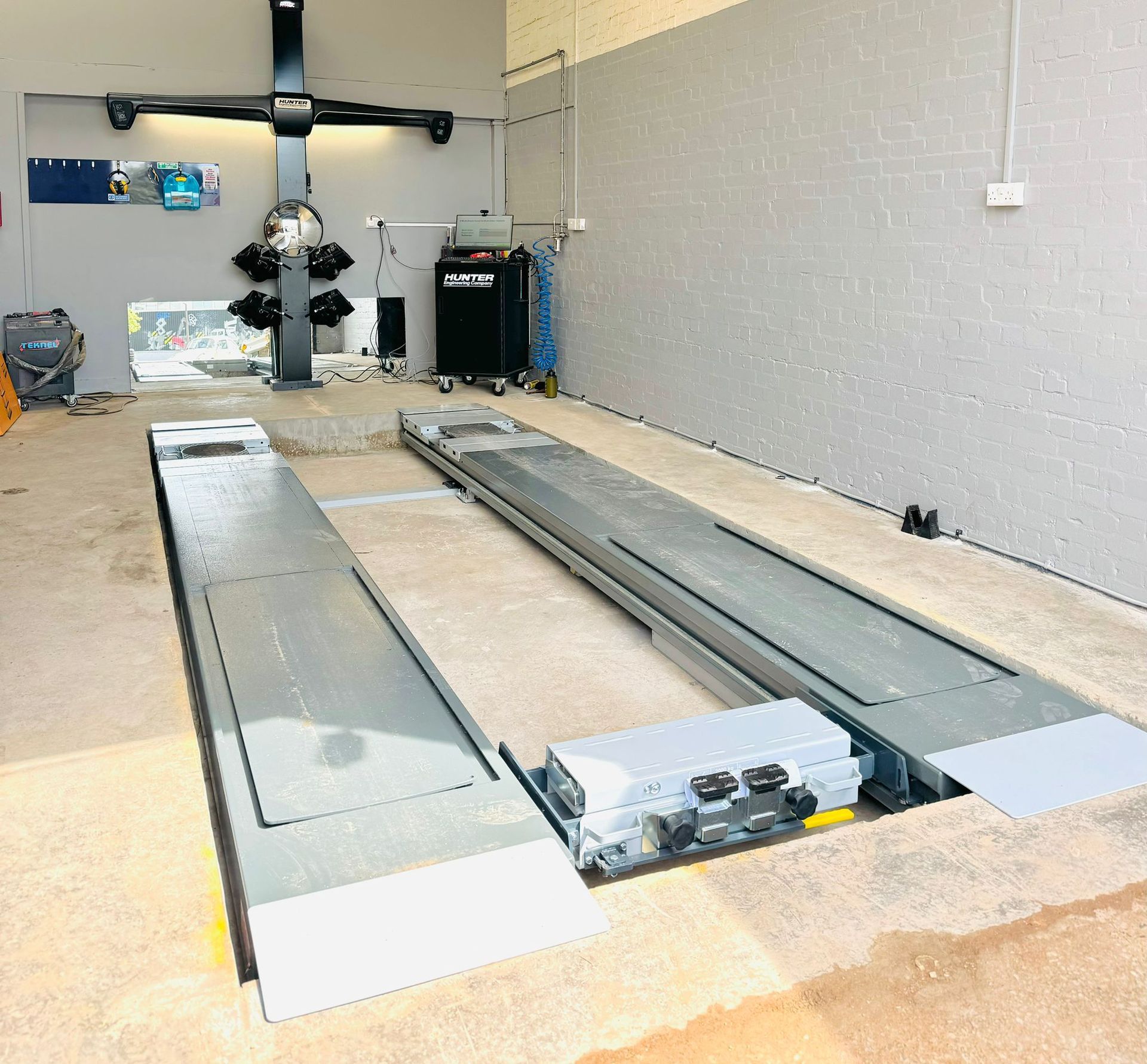 Long wheelbase wheel alignment