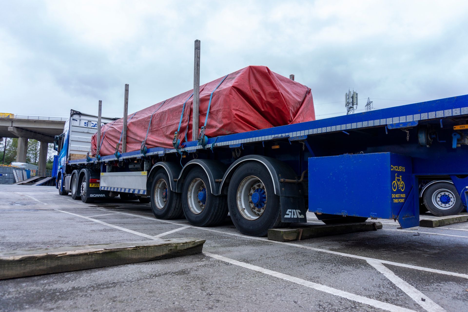 Blue Semi Truck With a Red Tarp