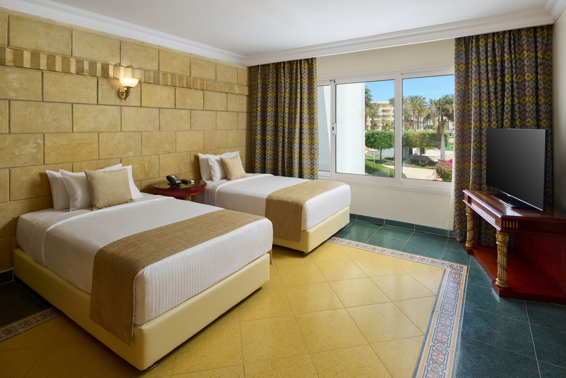 Palm Royale Resort Elite Family room featuring modern amenities for families